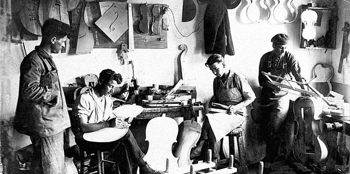 Kremona Guitars.  Hand Made Classical Guitars Made in Europe For 100 Years! - Richards Guitars Of Stratford Upon Avon