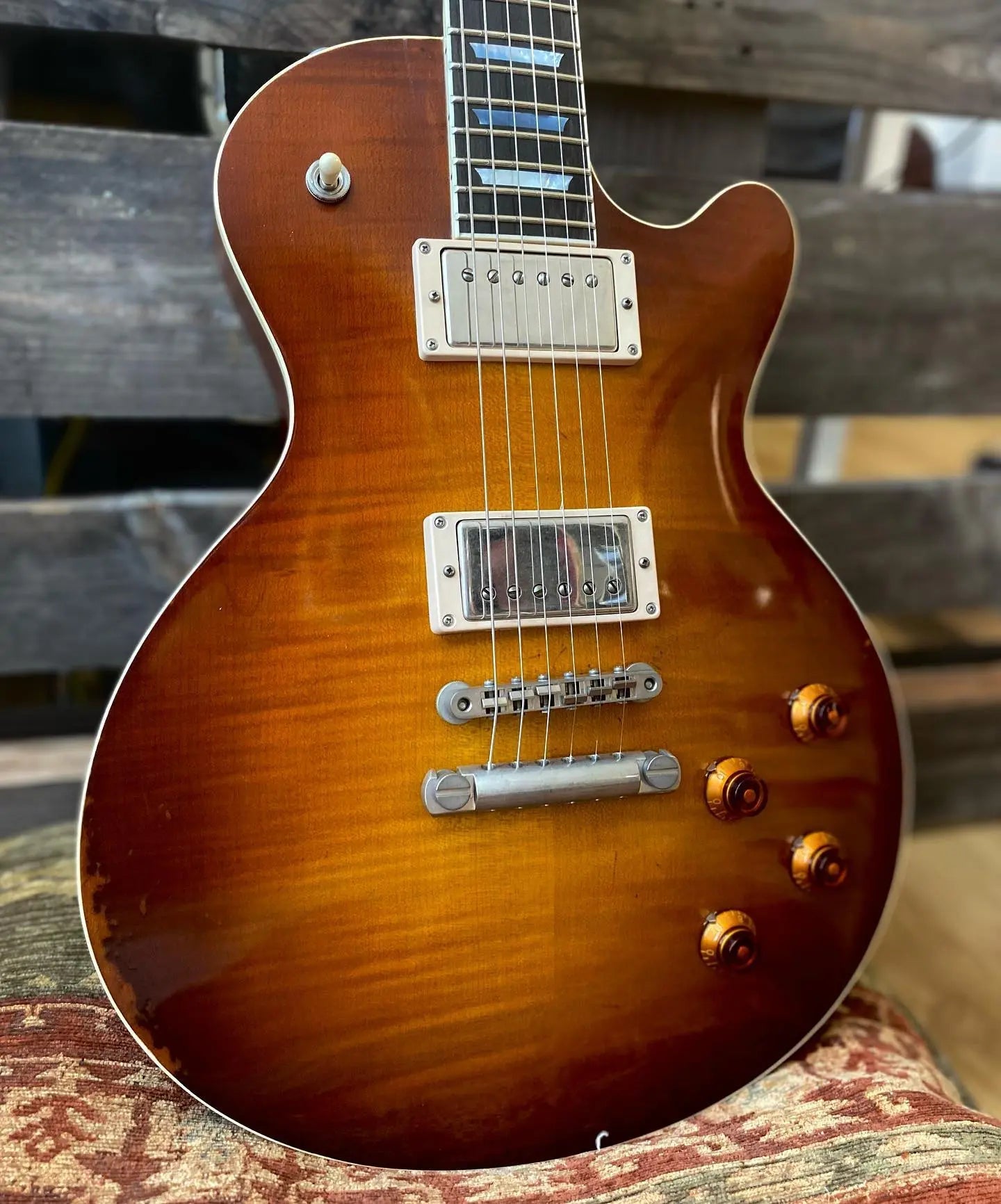 Ooooh look what’s - Richards Guitars Of Stratford Upon Avon