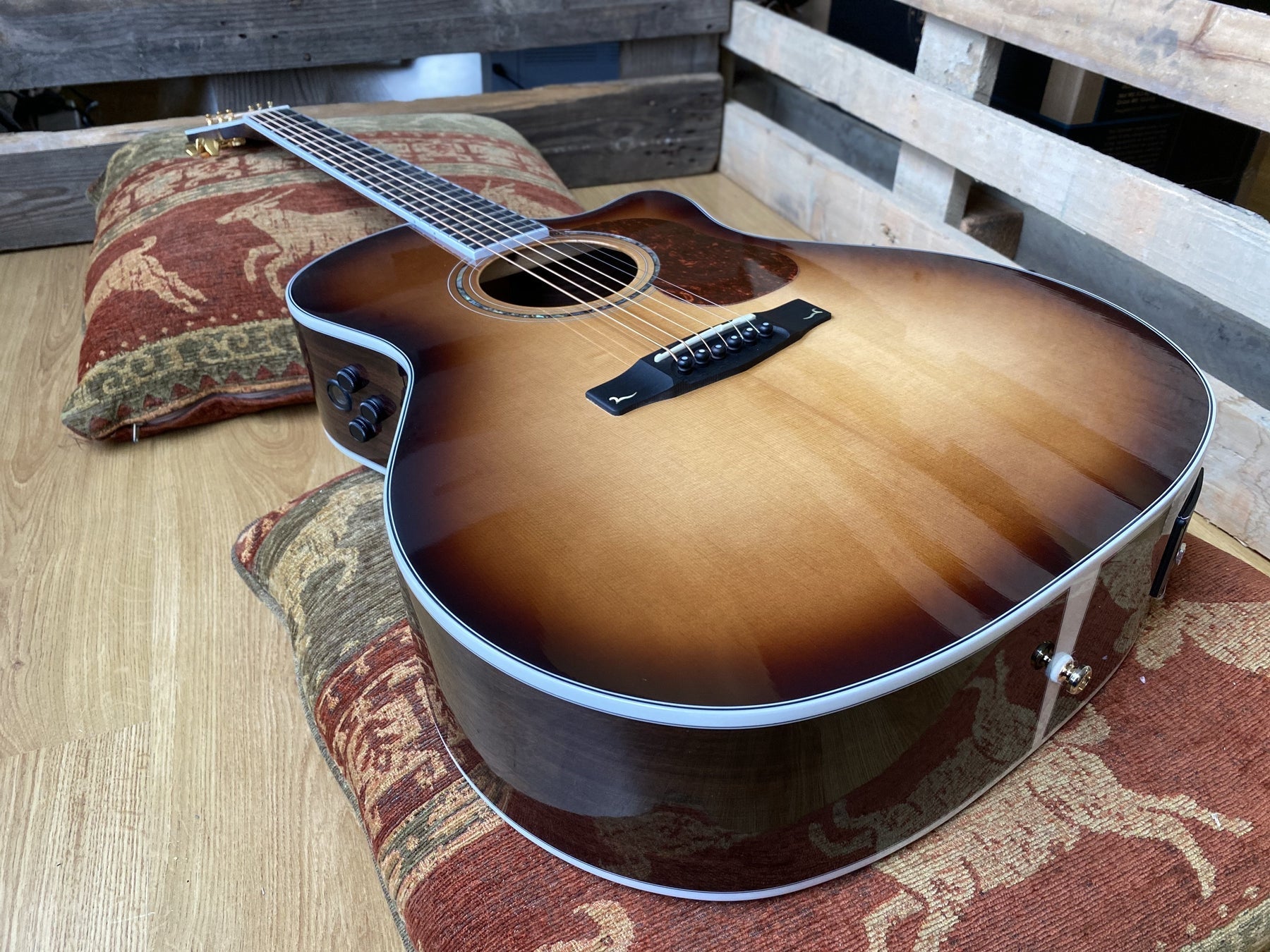Electro-Acoustic-Guitars Richards Guitars Of Stratford Upon Avon
