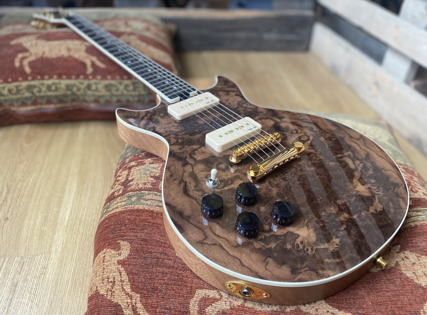 Left-Handed-Gordon-Smith-Guitars Richards Guitars Of Stratford Upon Avon