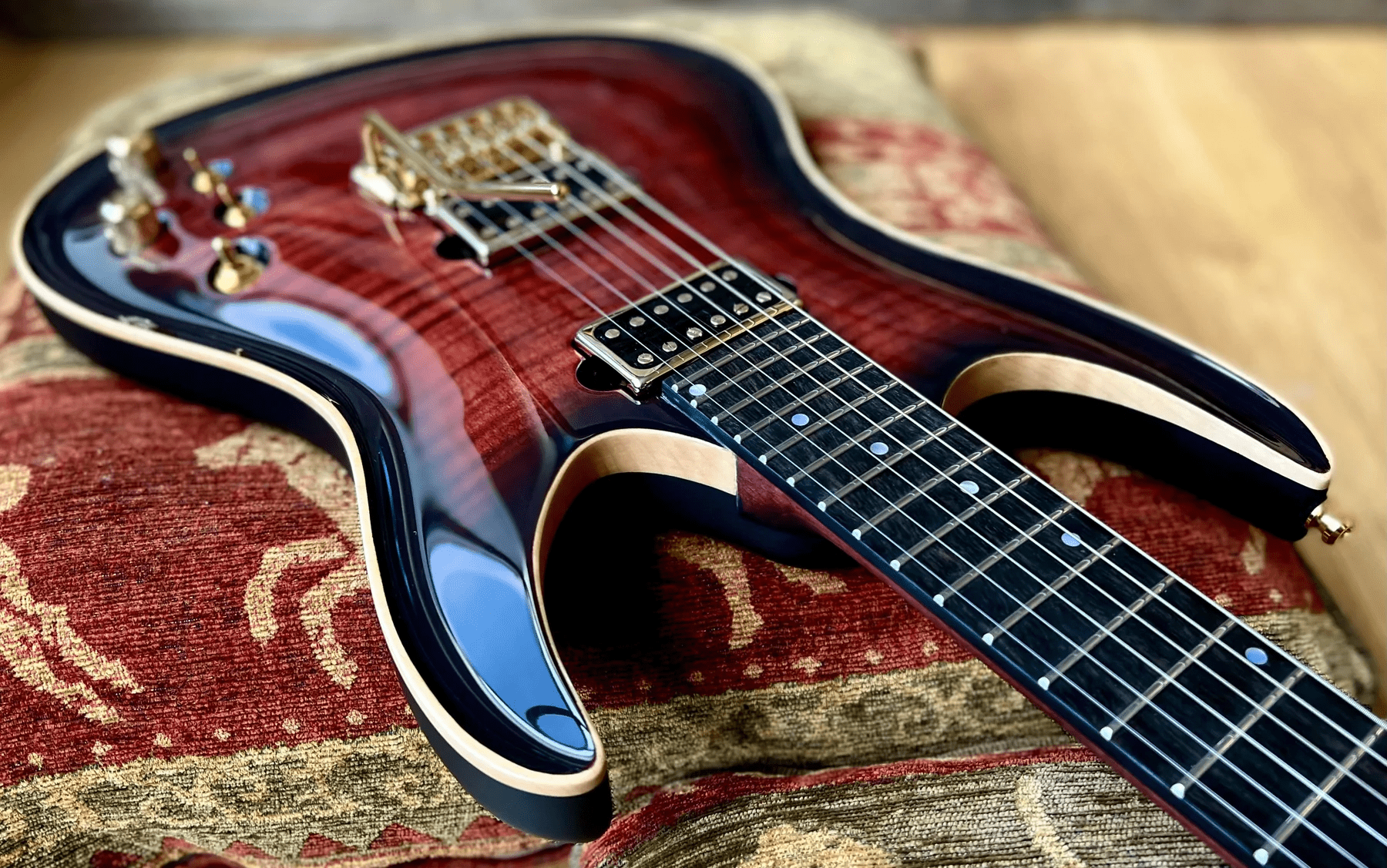 Valenti-Guitars Richards Guitars Of Stratford Upon Avon