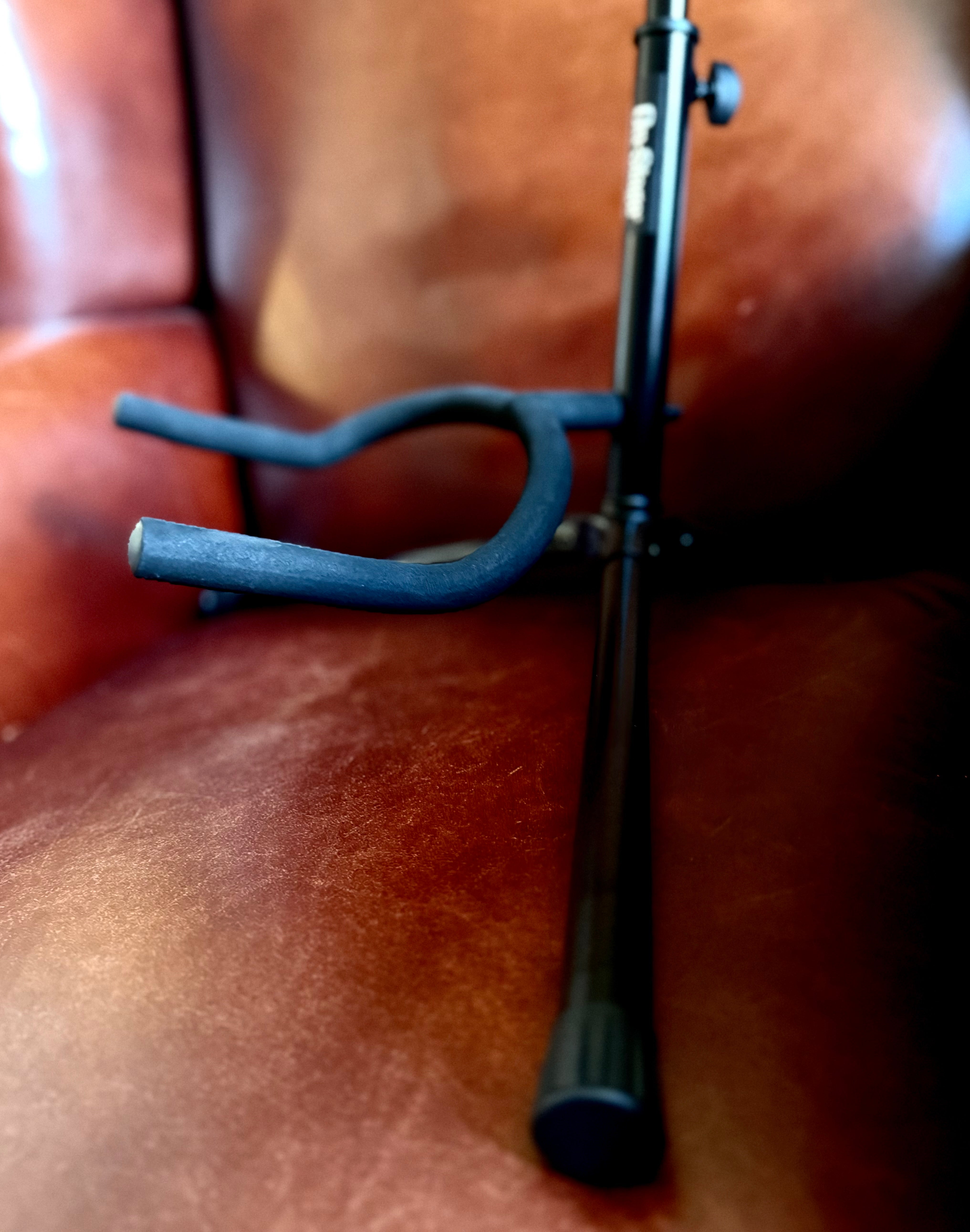 Quality Universal Guitar Stand. Suitable For All Styles Of Guitar (Acoustic, Electric, Bass)