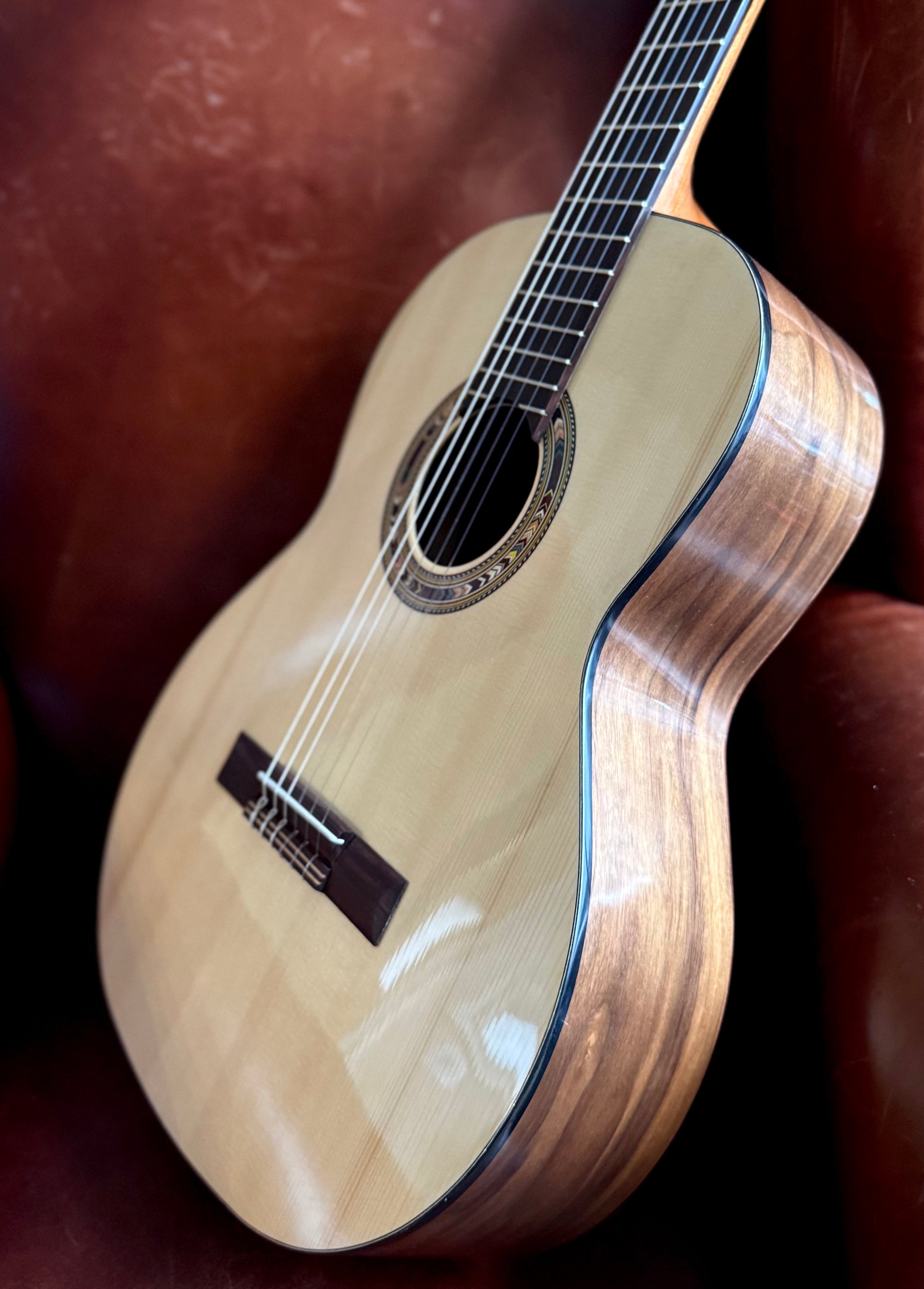 Kremona Soloist R65S-T Hand Made Nylon Strung Guitar With Solid Spruce Top & Stunning Walnut Back & Sides