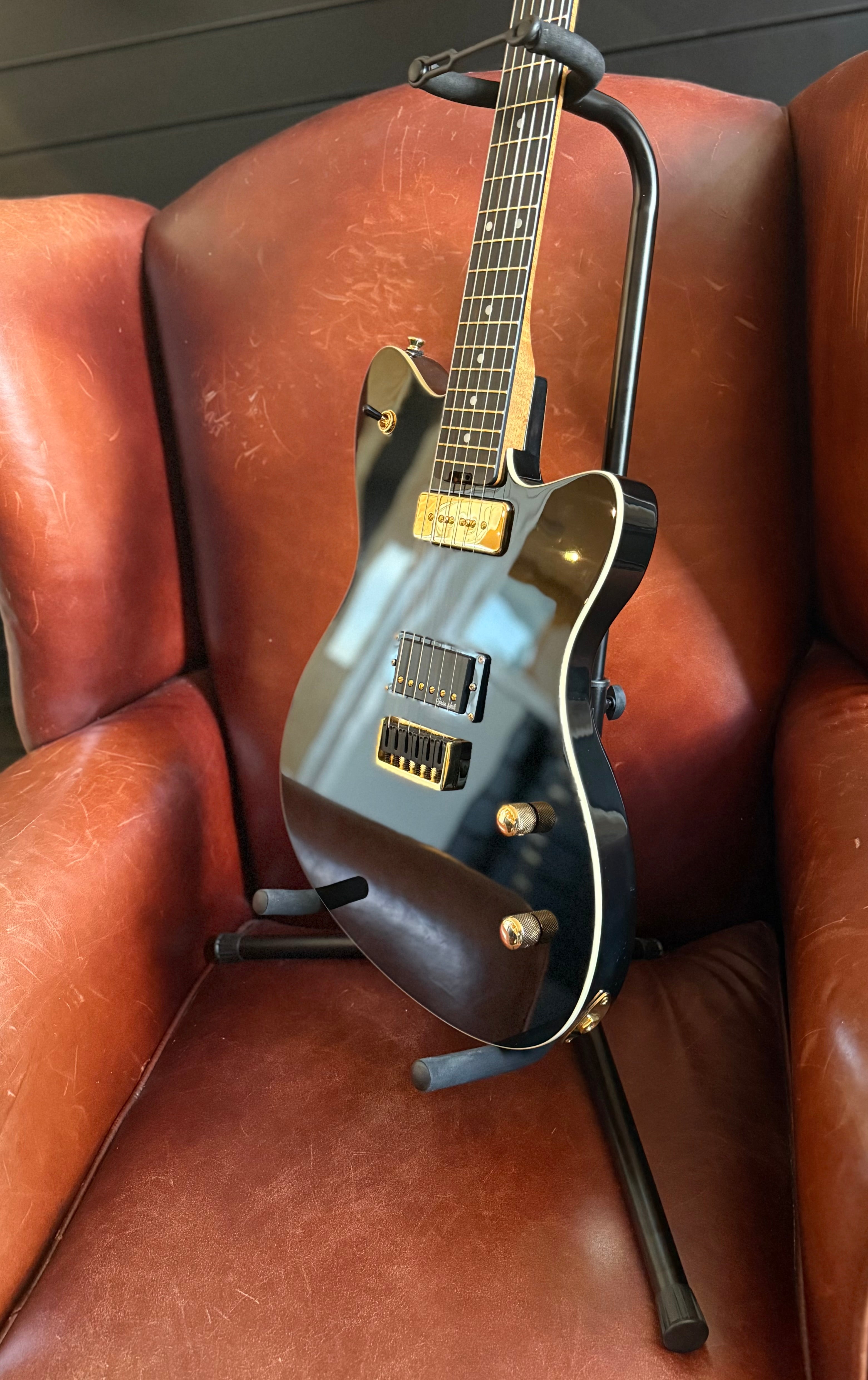 Quality Universal Guitar Stand. Suitable For All Styles Of Guitar (Acoustic, Electric, Bass)