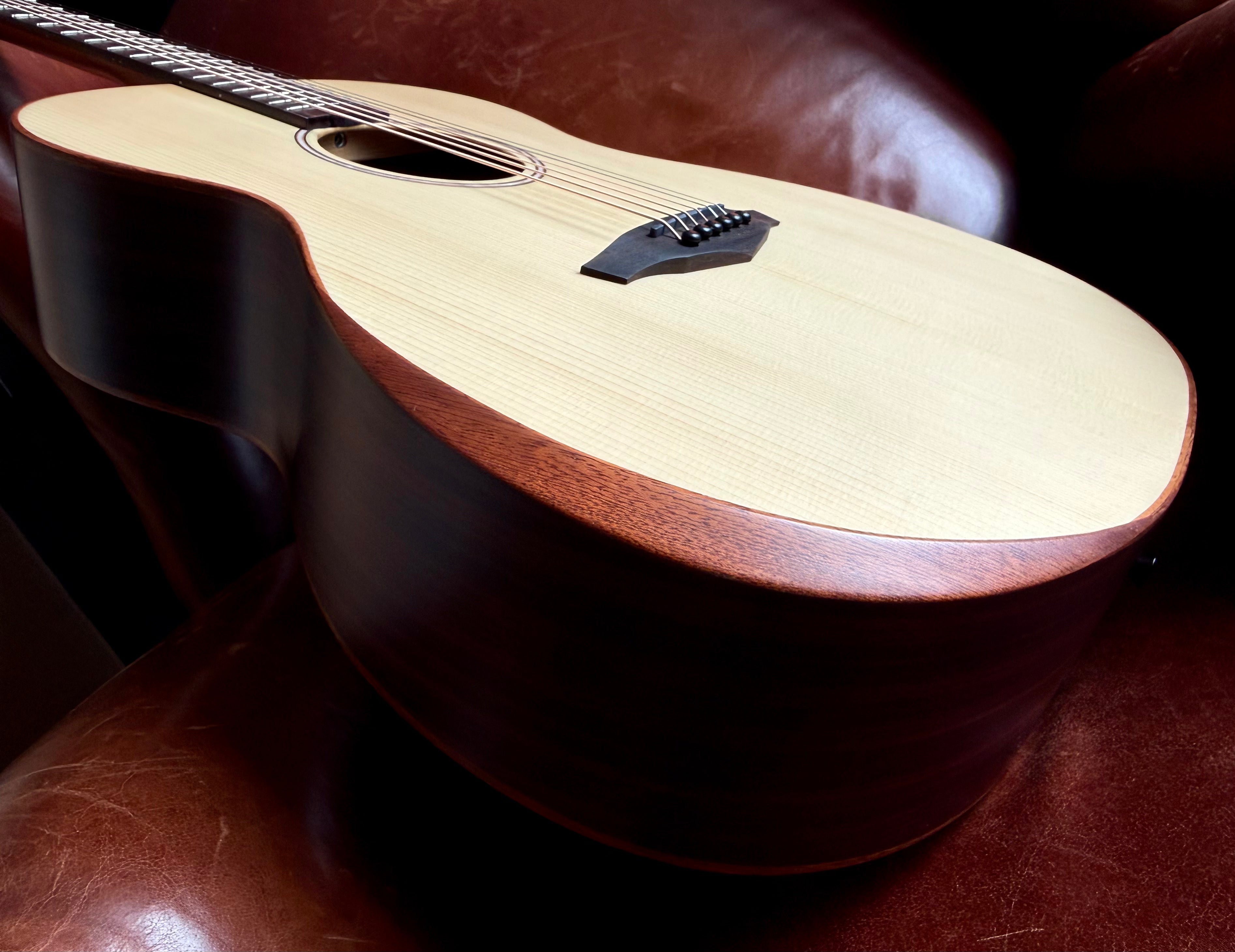 Buy Veelah V4 OM Solid Top Rosewood Armrest Natural Acoustic Guitar w/ Gig Bag