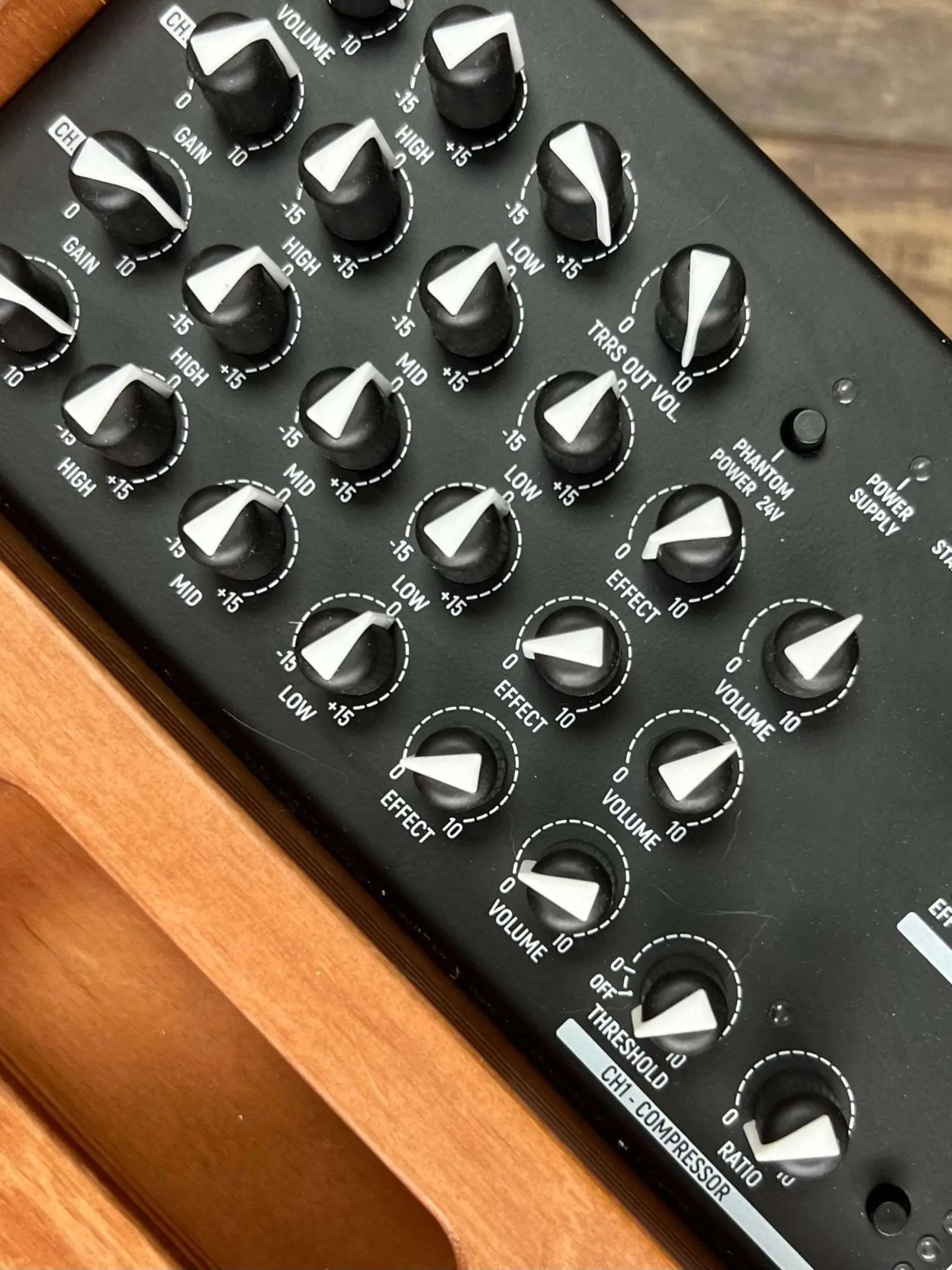 ACUS ONEFORSTRINGS 5 FERDI Wood - Richards Guitars Of Stratford Upon Avon