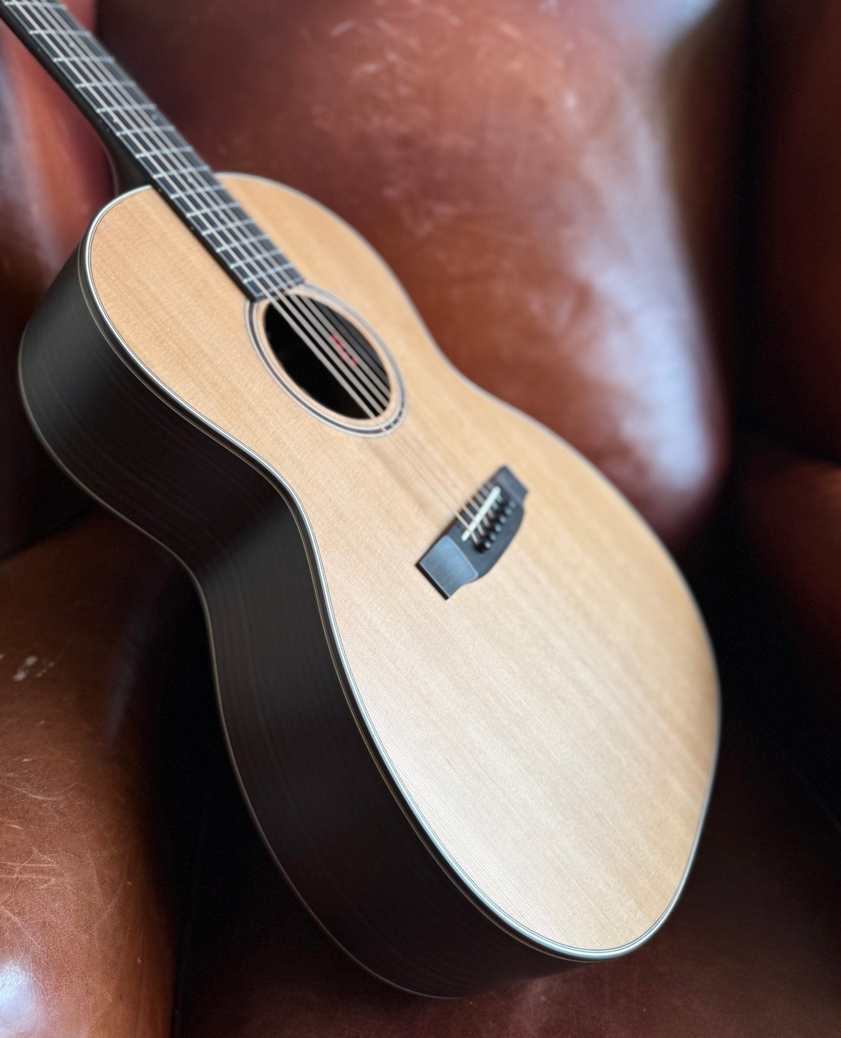 Auden Artist Chester 632 - Cedar/Rosewood Short Scale Electro Acoustic Guitar - Richards Guitars Of Stratford Upon Avon