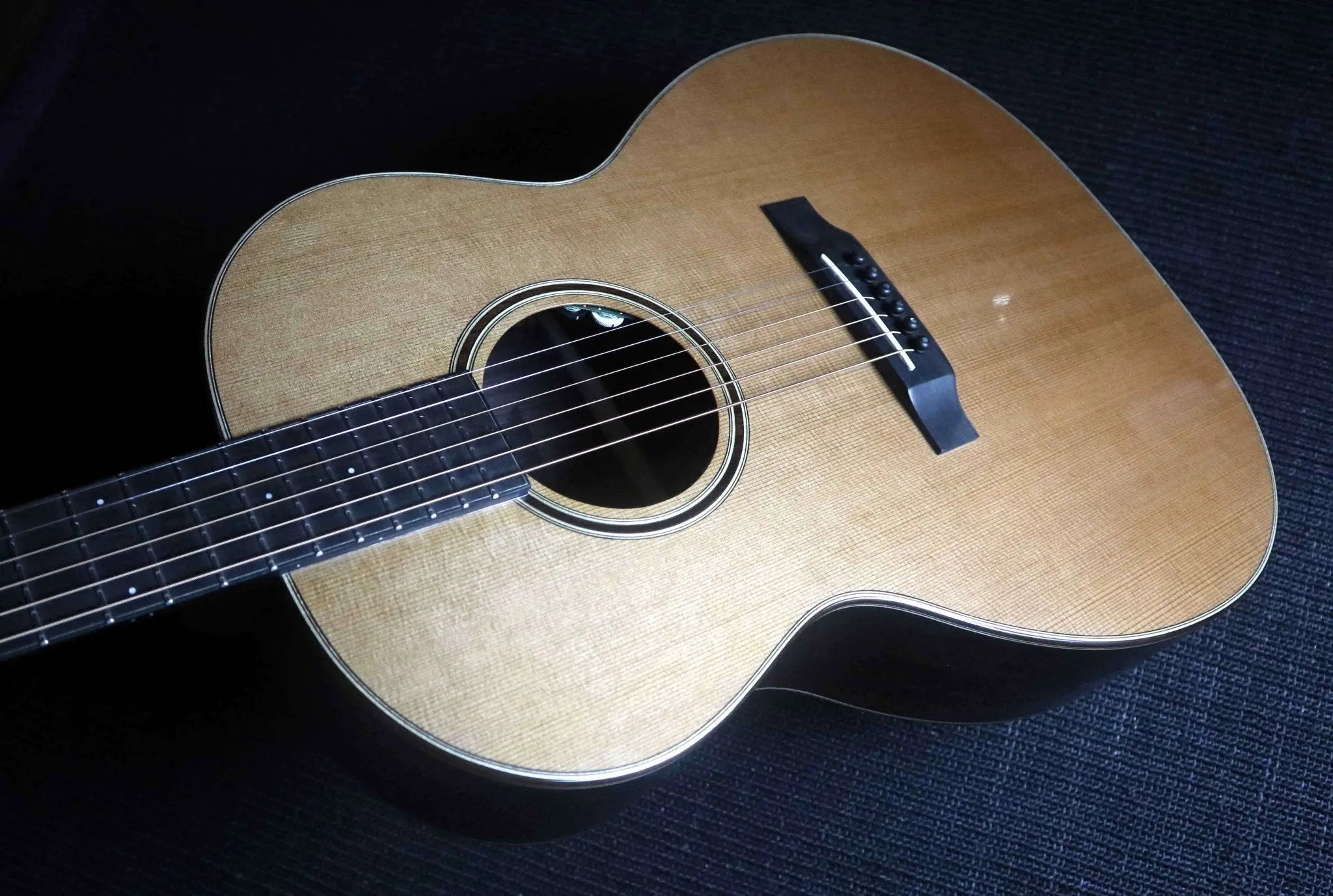 Auden Artist Chester Full Body Cedar/Rosewood Full Body - Richards Guitars Of Stratford Upon Avon