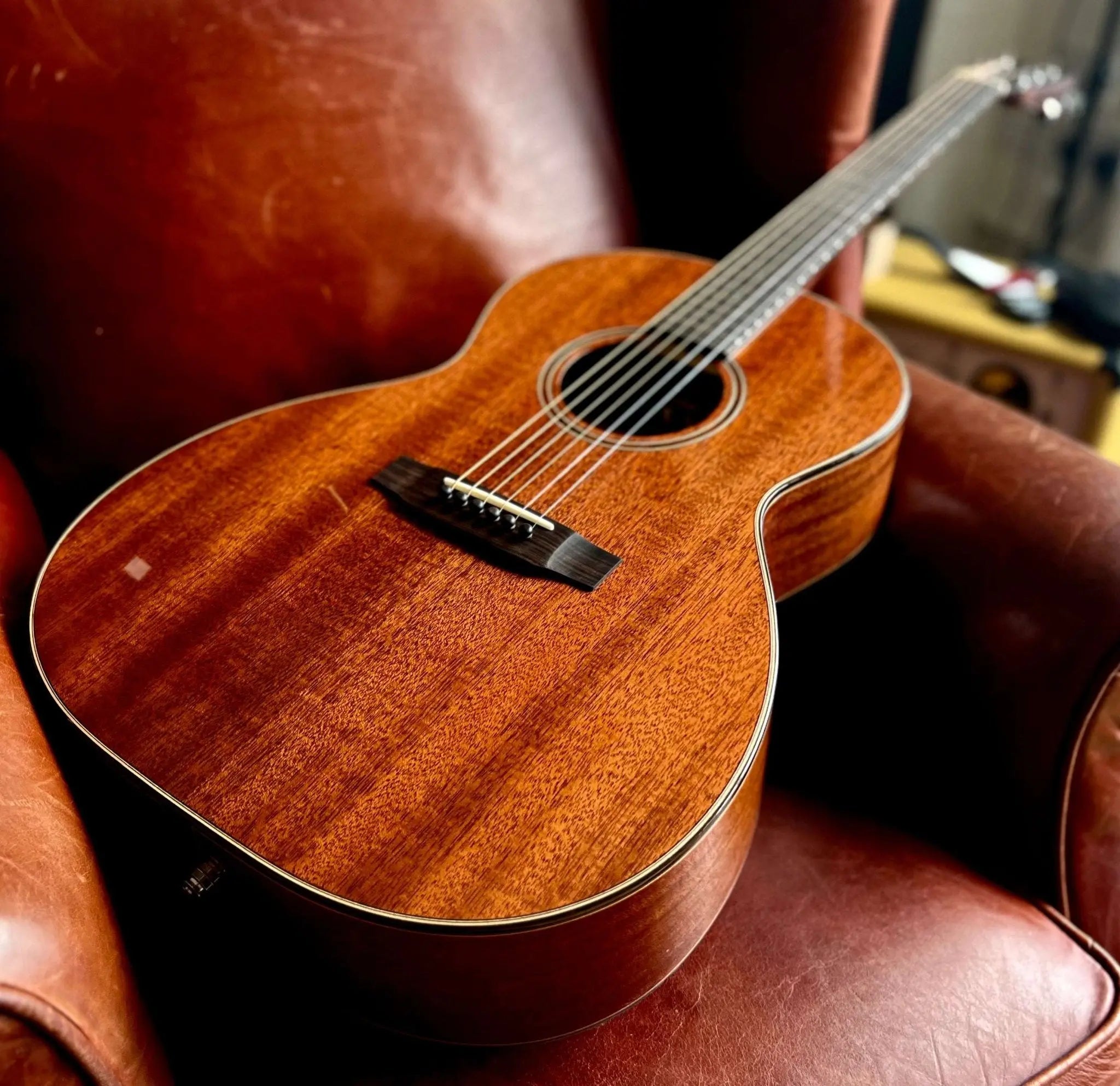 AUDEN MAHOGANY SERIES – CHESTER FULL BODY MAHOGANY TOP - 45MM NUT - Richards Guitars Of Stratford Upon Avon