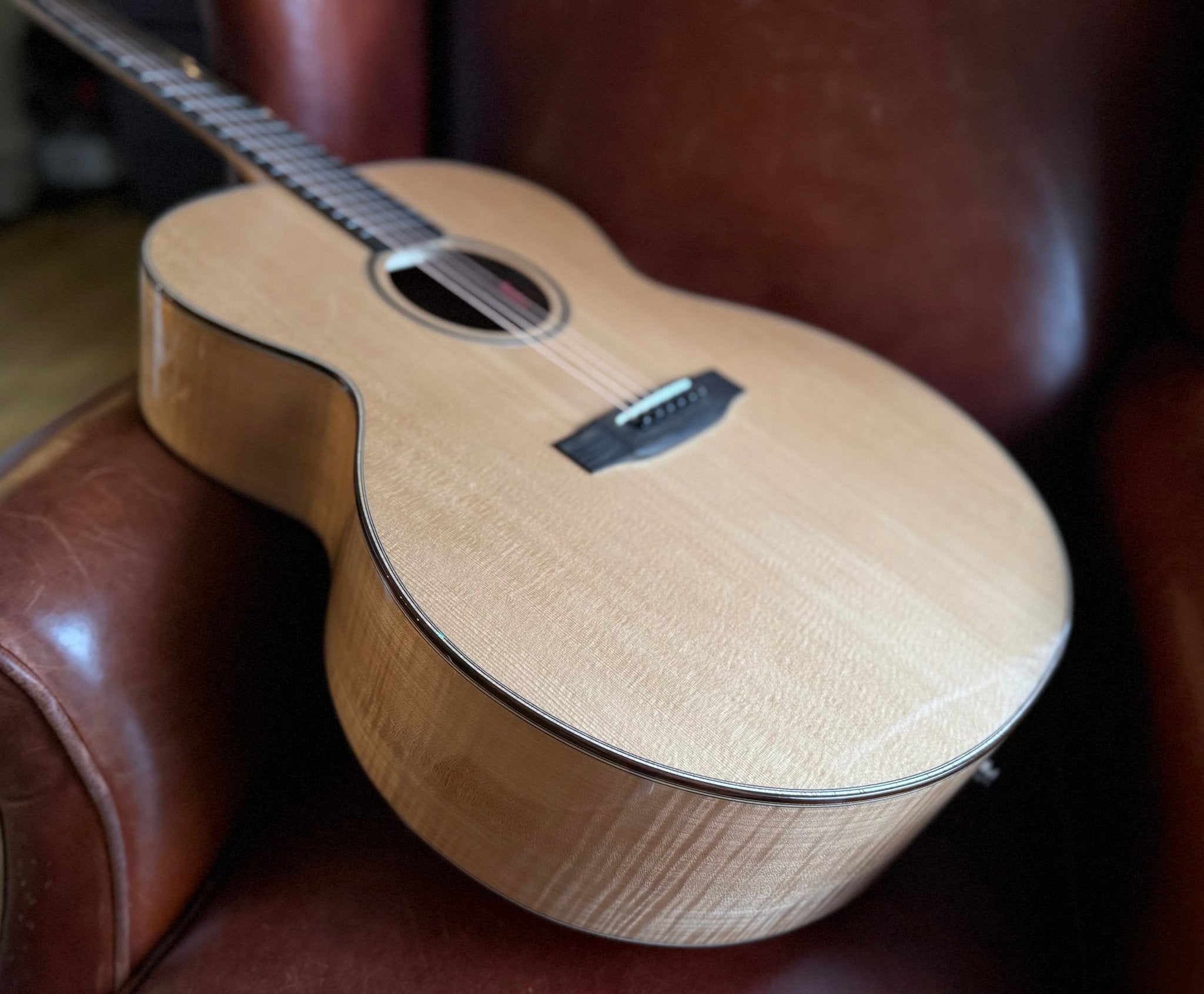 AUDEN Maple Series Grace Jumbo Inc. £225 Custom Pro Setup & Support Package - Richards Guitars Of Stratford Upon Avon