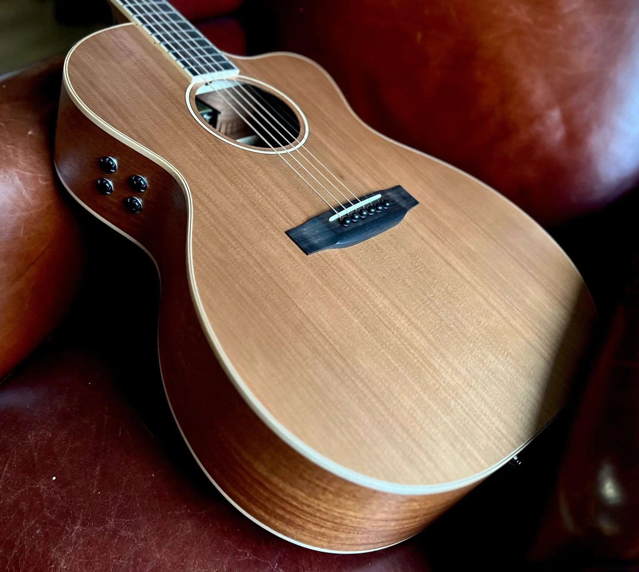 Auden Neo Chester Cutaway. - Richards Guitars Of Stratford Upon Avon