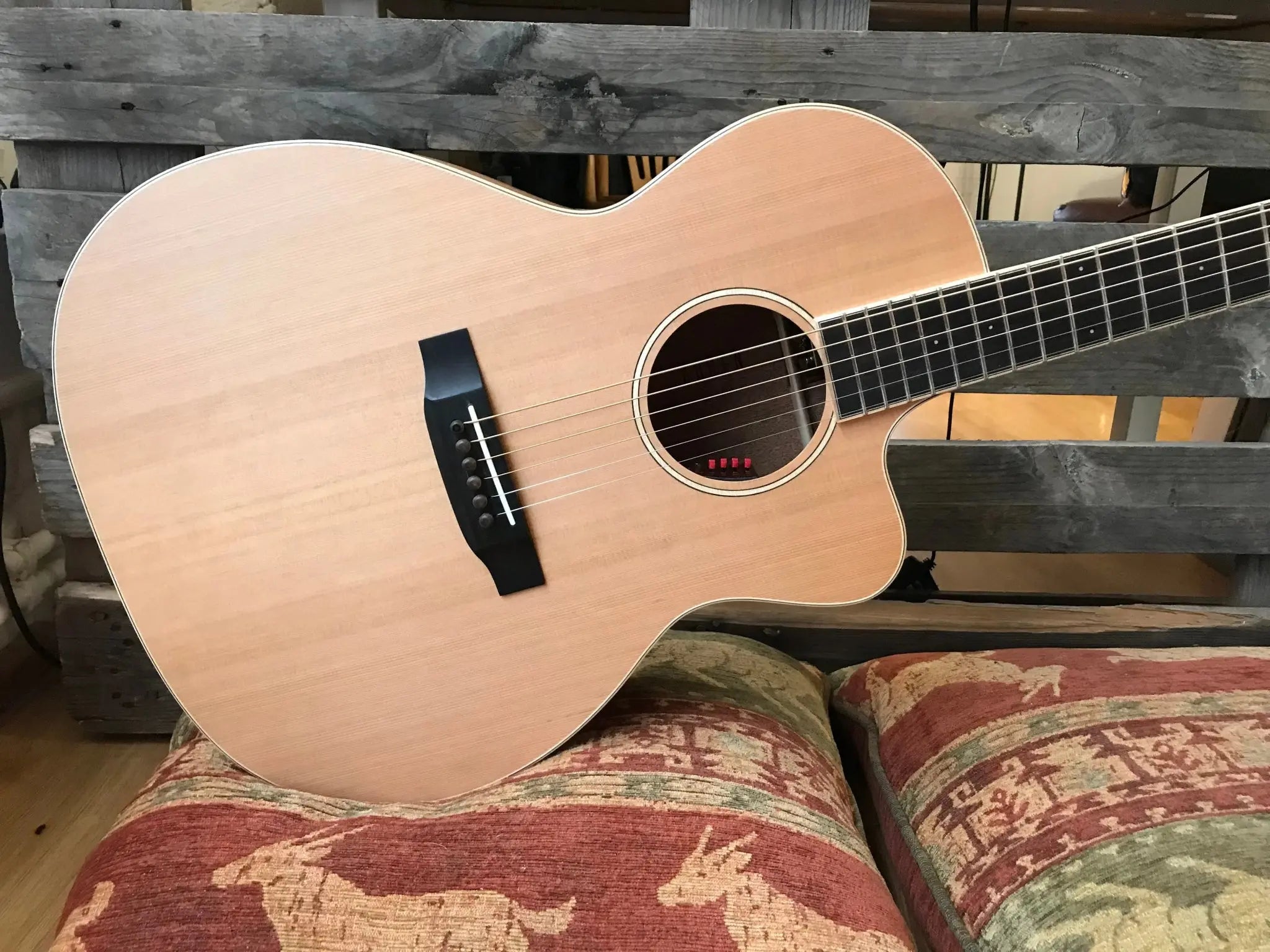 Auden Neo Chester Cutaway. - Richards Guitars Of Stratford Upon Avon