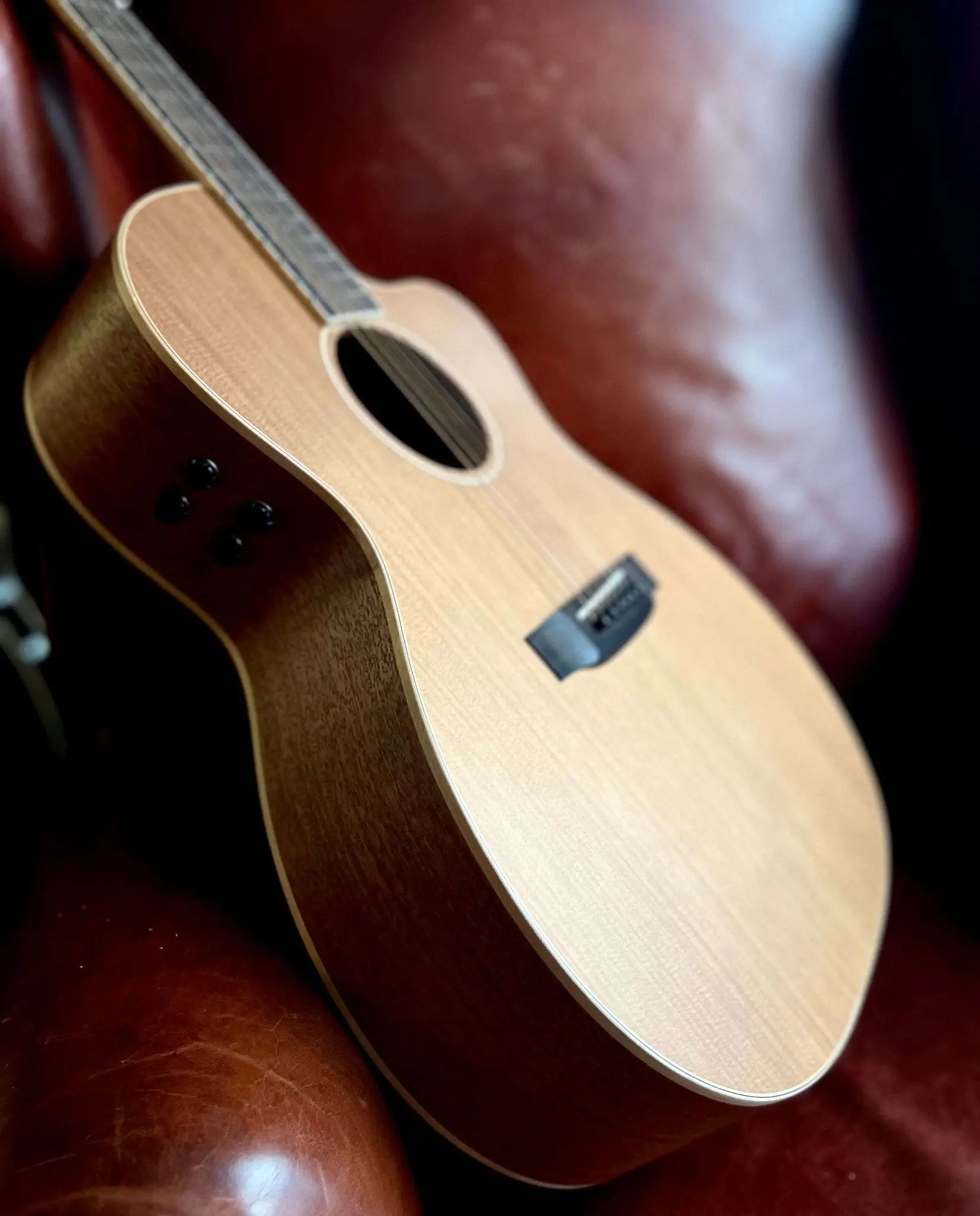 Auden Neo Chester Cutaway. - Richards Guitars Of Stratford Upon Avon