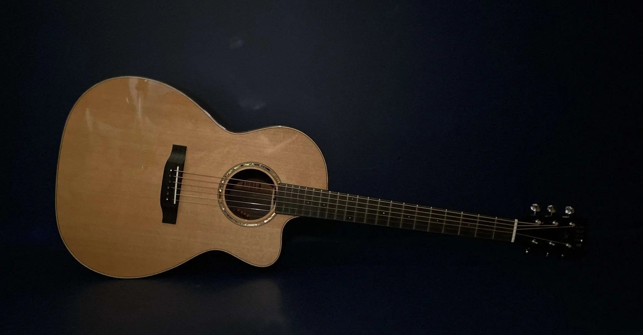 AUDEN ROSEWOOD SERIES – CHESTER 45 CEDAR CUTAWAY - Richards Guitars Of Stratford Upon Avon