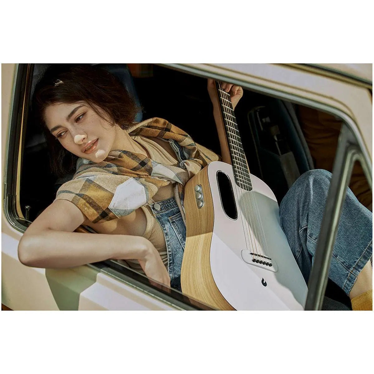 BLUE LAVA Original Freeboost with Airflow Bag ~ Frost White / Walnut - Richards Guitars Of Stratford Upon Avon