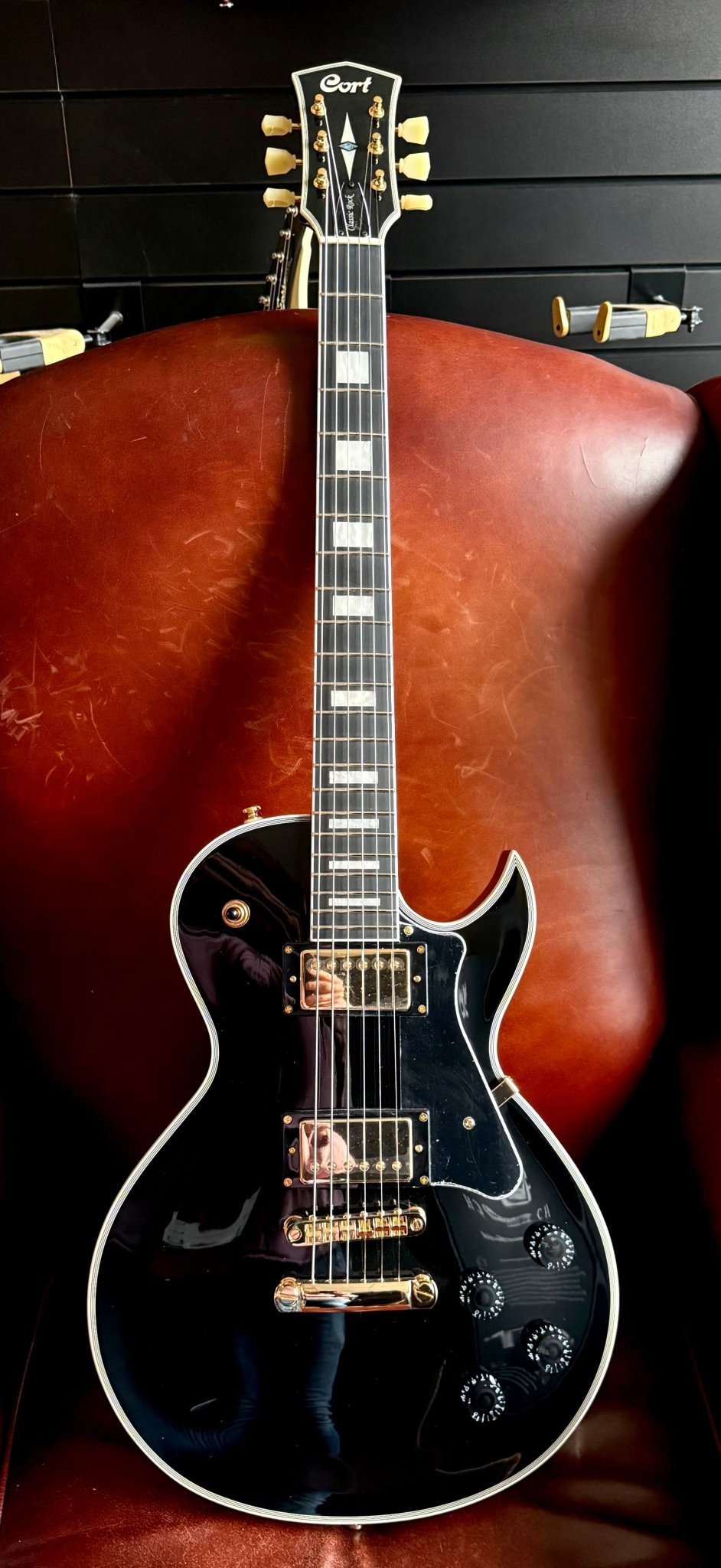 Cort CR270 Black Electric Guitar. The "Vintage Guitas Beater" - Richards Guitars Of Stratford Upon Avon