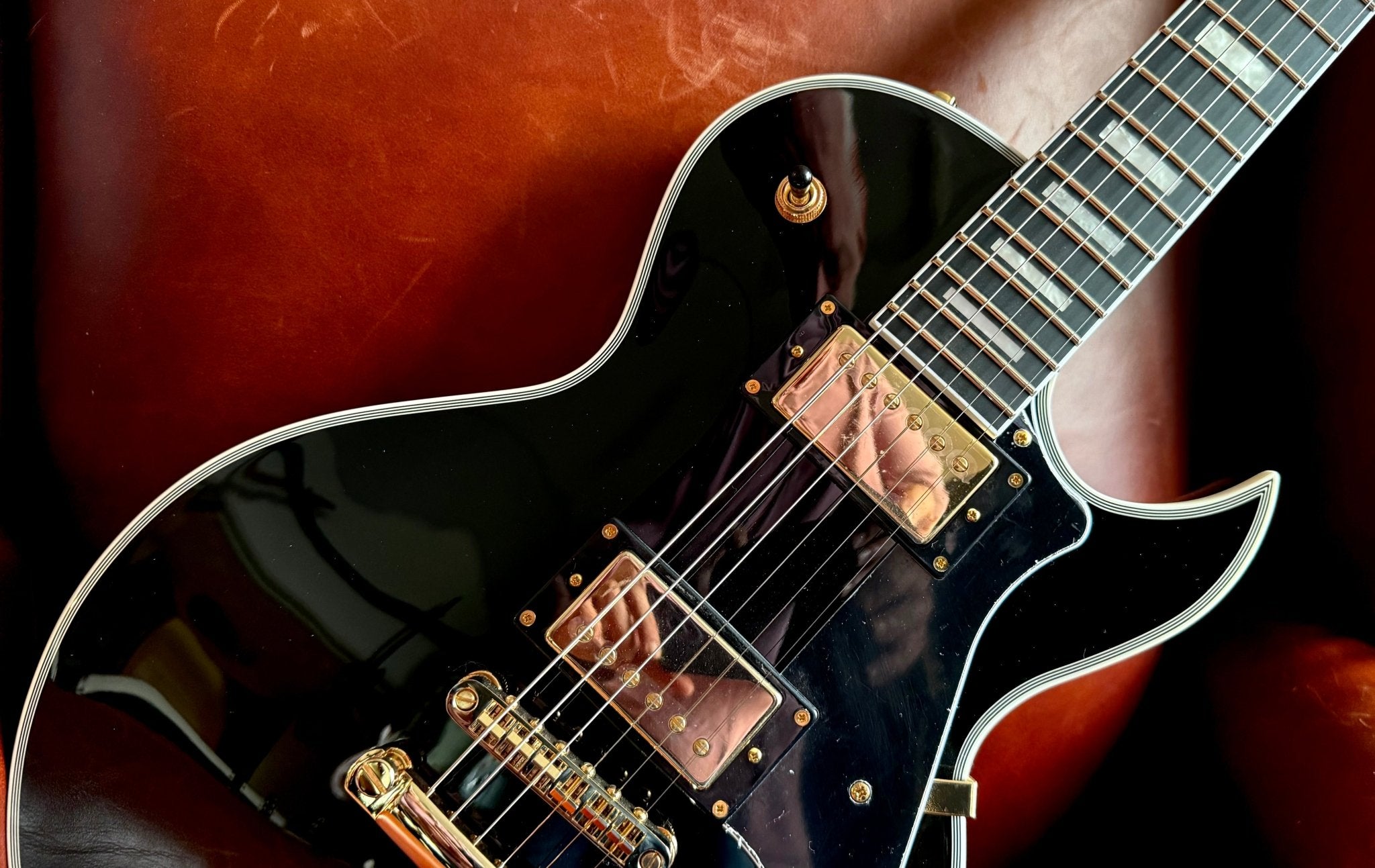 Cort CR270 Black Electric Guitar. The "Vintage Guitas Beater" - Richards Guitars Of Stratford Upon Avon