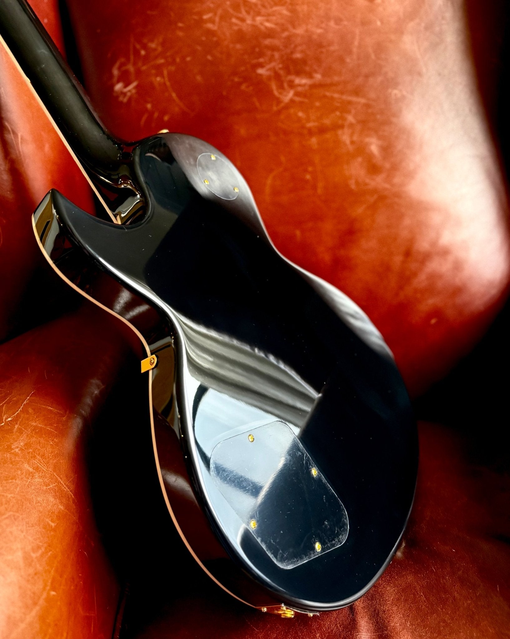 Cort CR270 Black Electric Guitar. The "Vintage Guitas Beater" - Richards Guitars Of Stratford Upon Avon