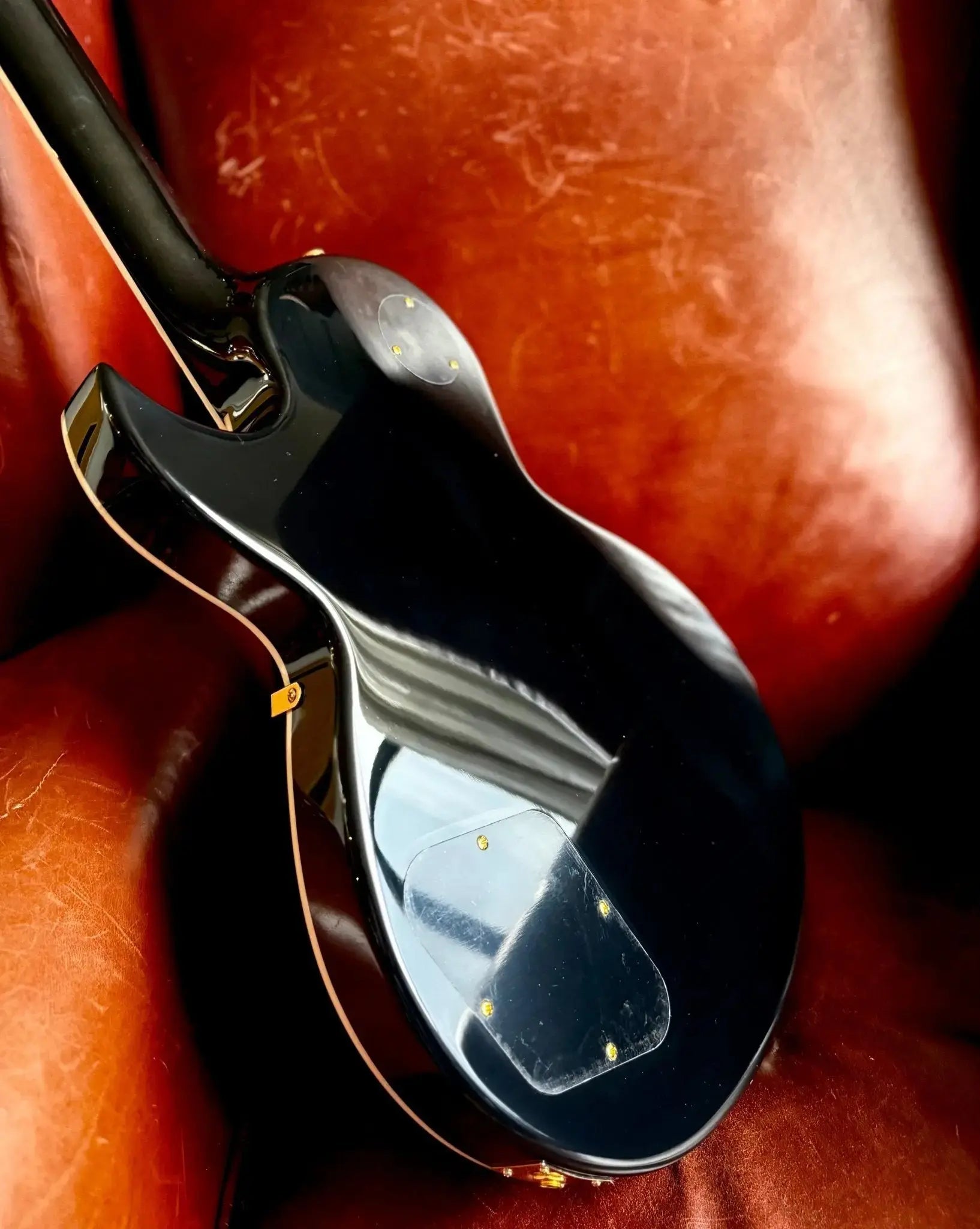 Buy Cort CR270 Black Electric Guitar. The "Vintage Guitas Beater"
