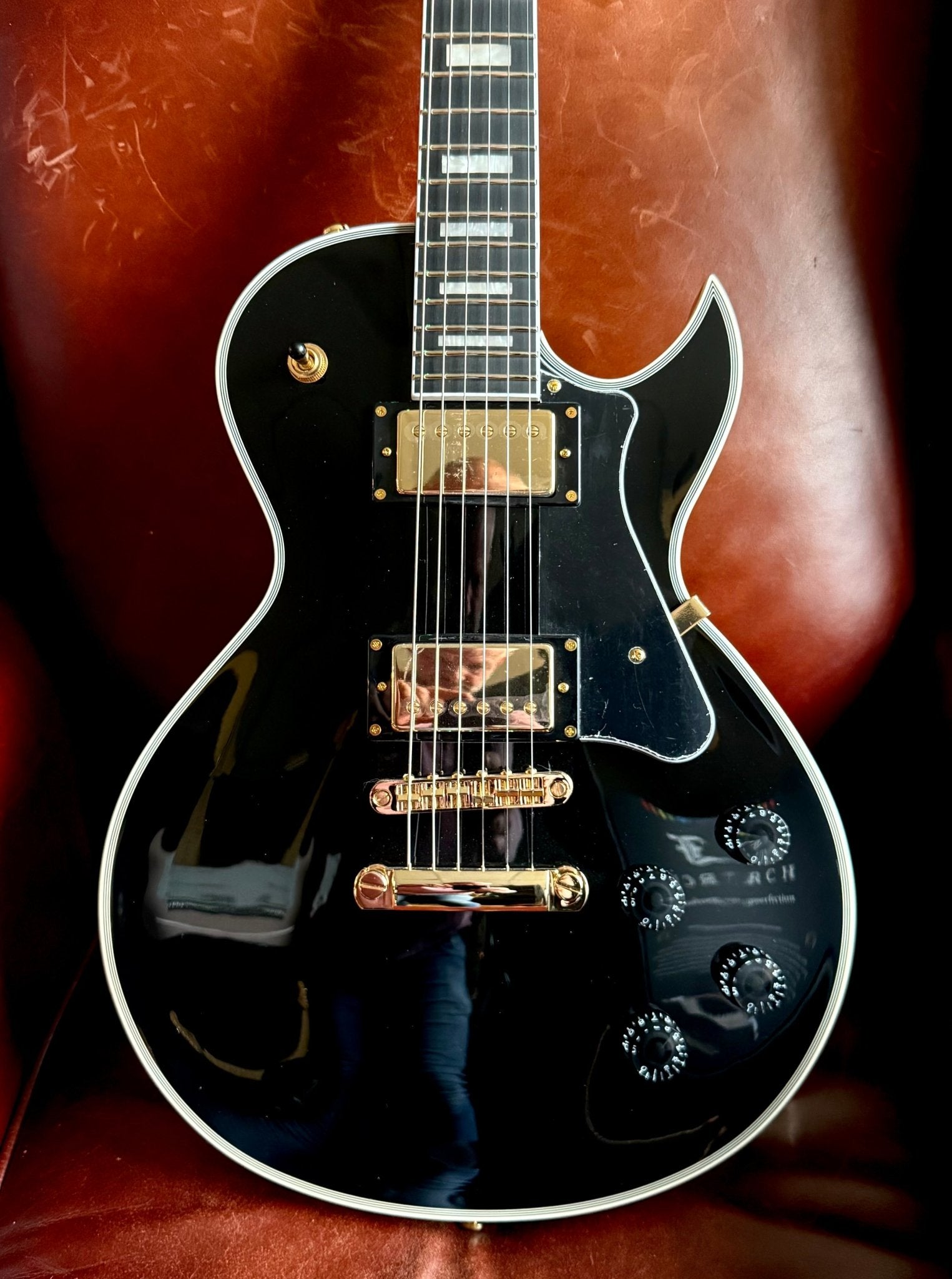 Cort CR270 Black Electric Guitar. The "Vintage Guitas Beater" - Richards Guitars Of Stratford Upon Avon