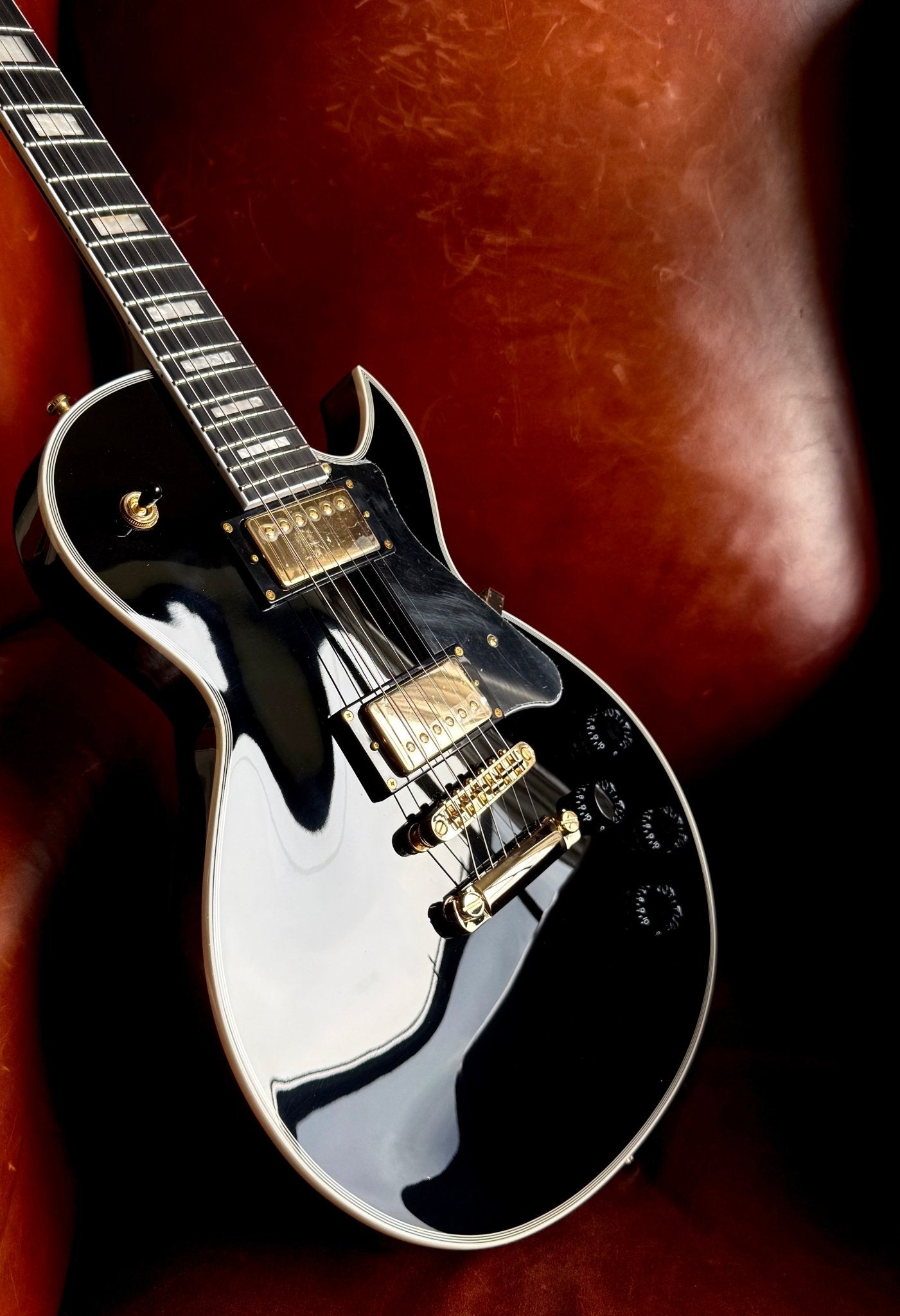 Cort CR270 Black Electric Guitar. The "Vintage Guitas Beater" - Richards Guitars Of Stratford Upon Avon