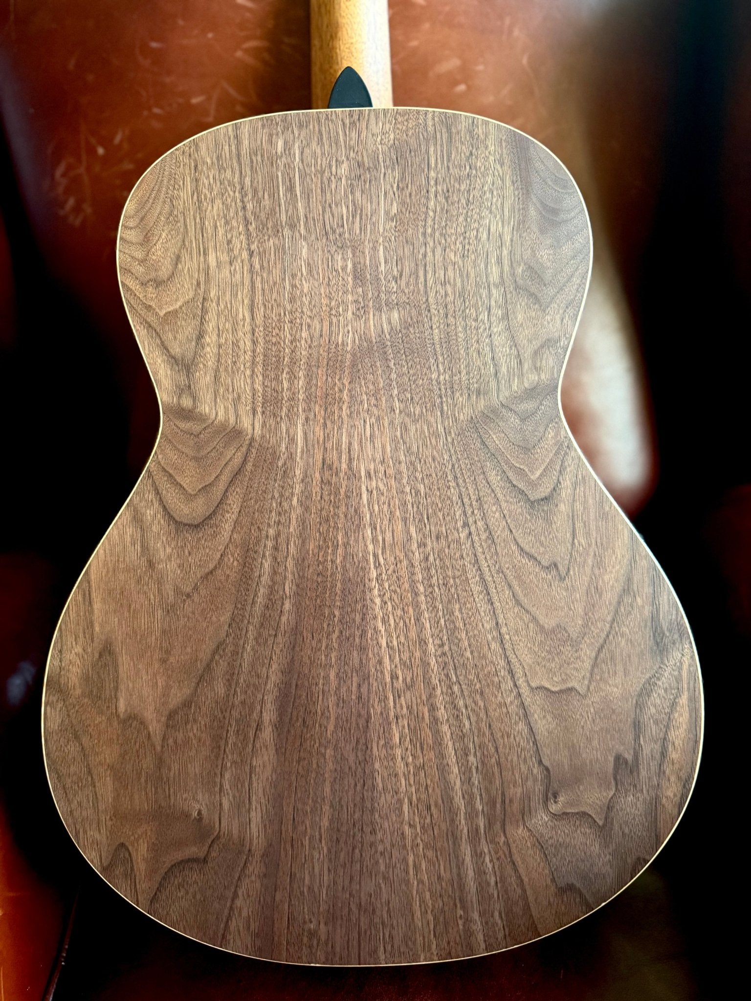 Dowina Walnut Tribute OMG - Richards Guitars Of Stratford Upon Avon
