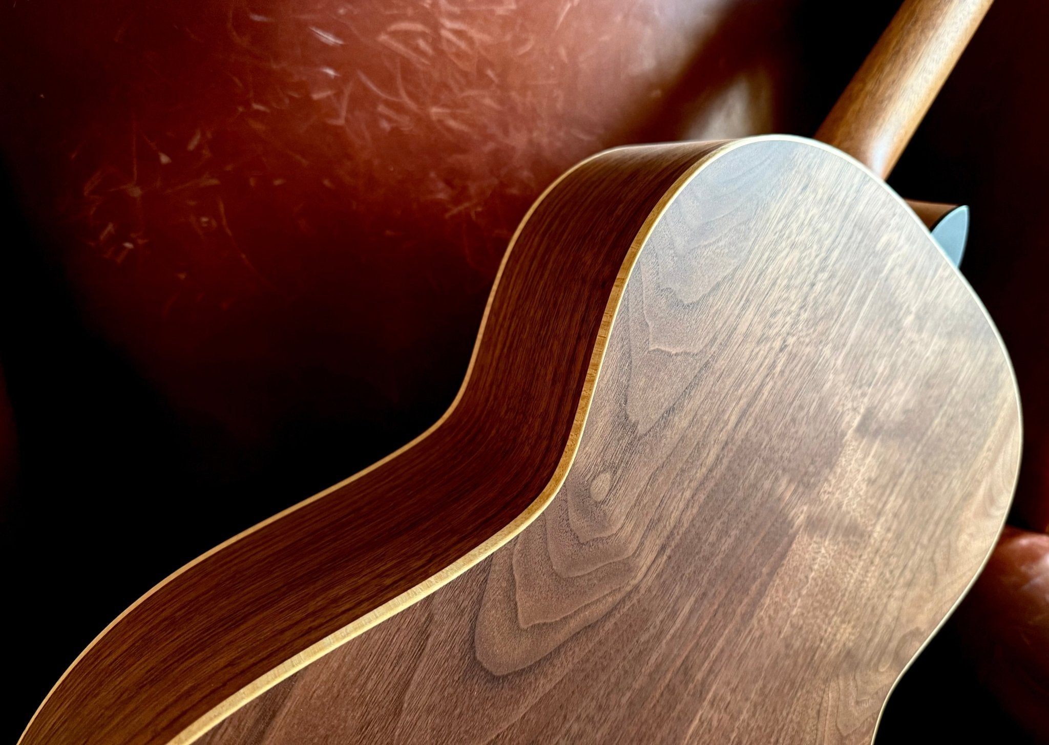 Dowina Walnut Tribute OMG - Richards Guitars Of Stratford Upon Avon