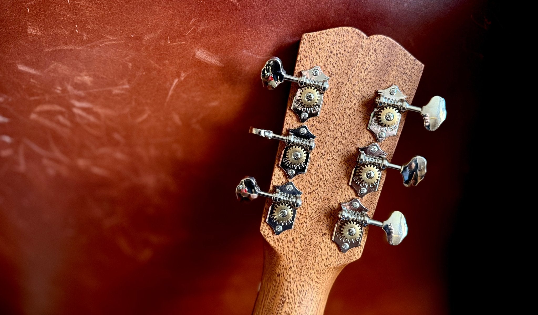 Dowina Walnut Tribute OMG - Richards Guitars Of Stratford Upon Avon