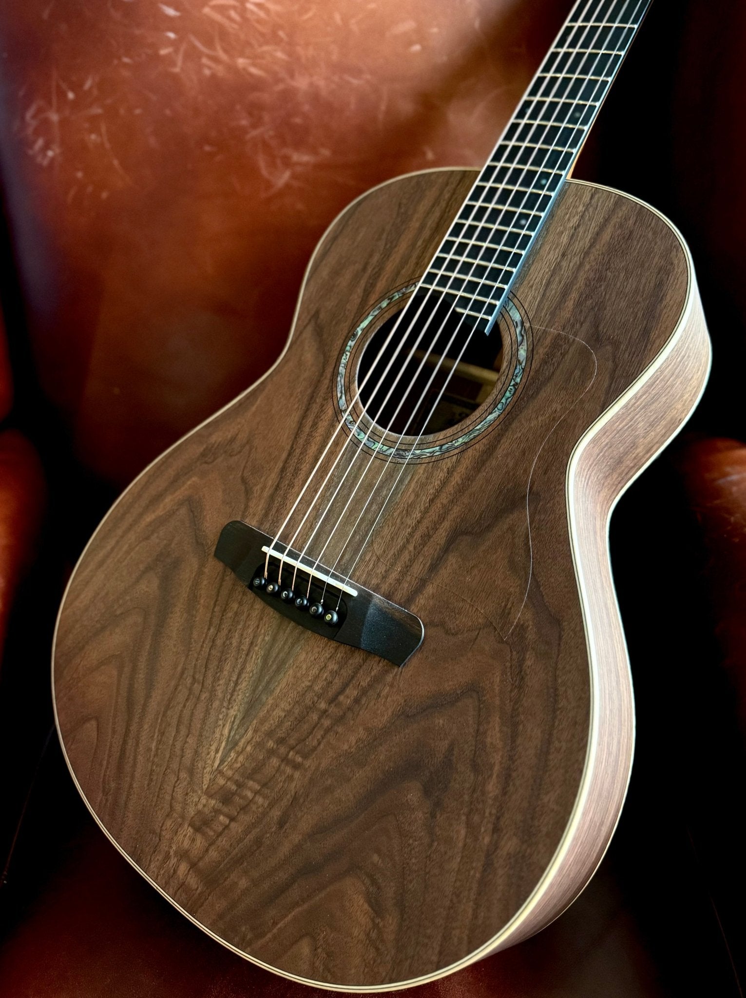 Dowina Walnut Tribute OMG - Richards Guitars Of Stratford Upon Avon