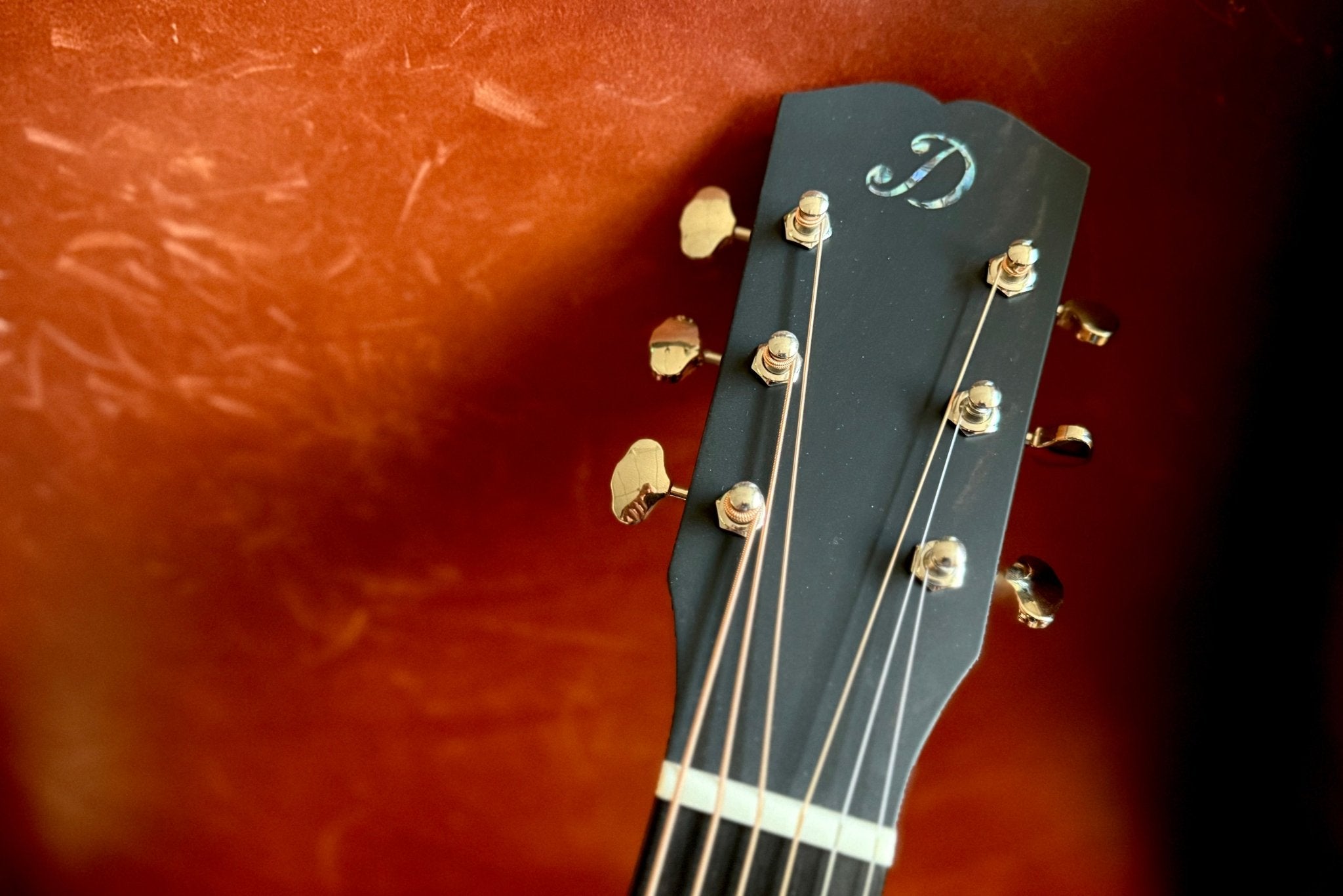 Dowina Walnut Tribute OMG - Richards Guitars Of Stratford Upon Avon