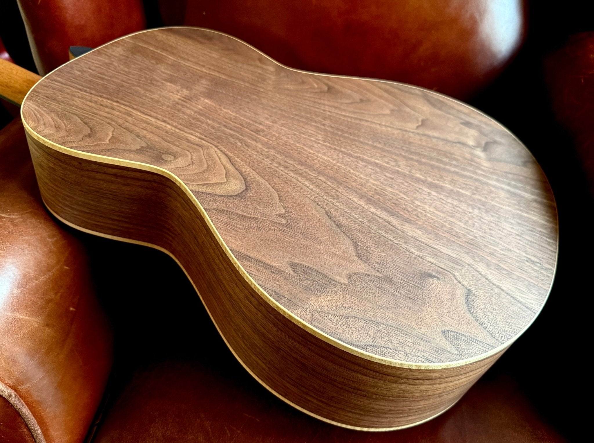 Dowina Walnut Tribute OMG - Richards Guitars Of Stratford Upon Avon