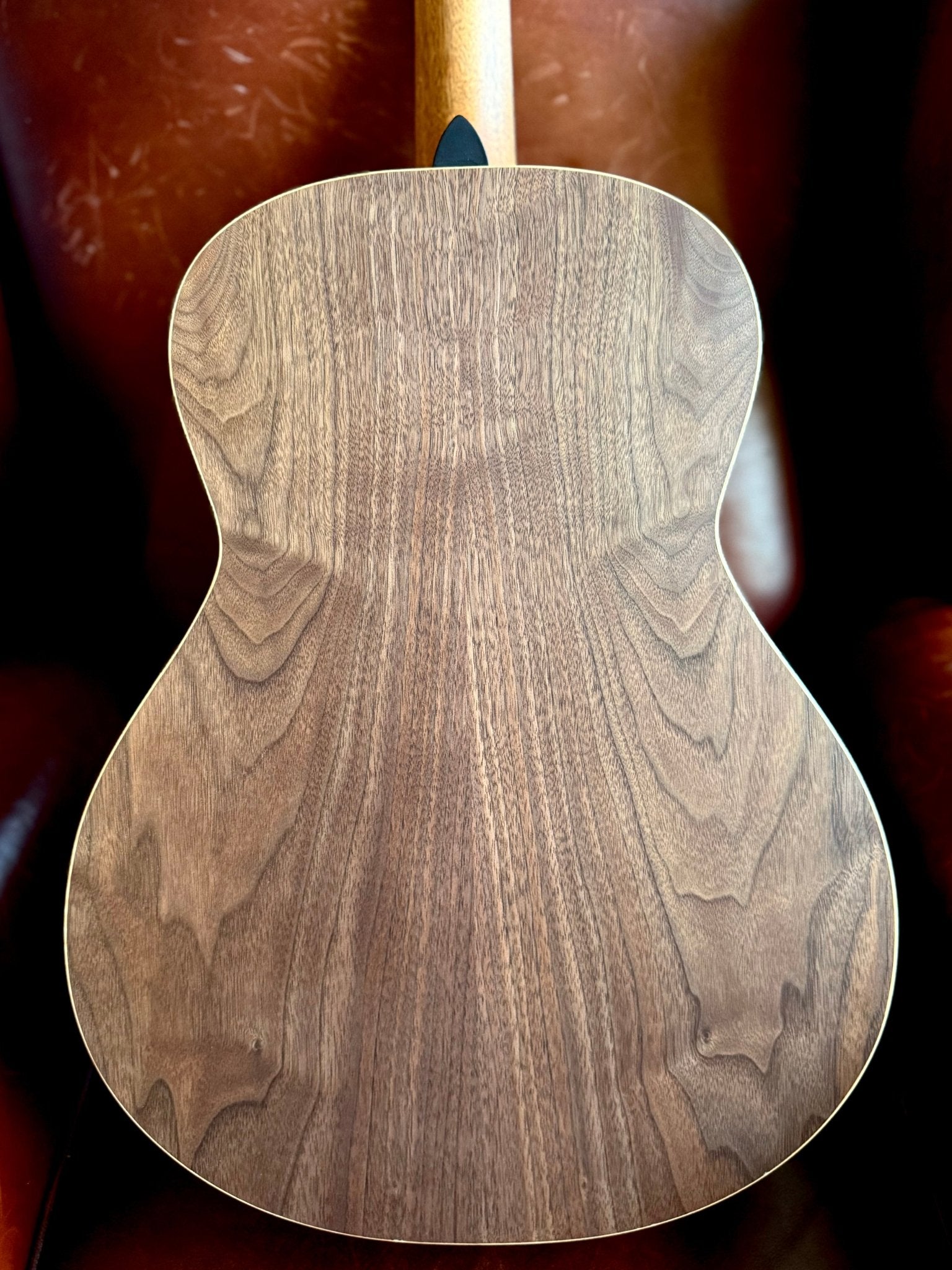 Dowina Walnut Tribute OMG - Richards Guitars Of Stratford Upon Avon