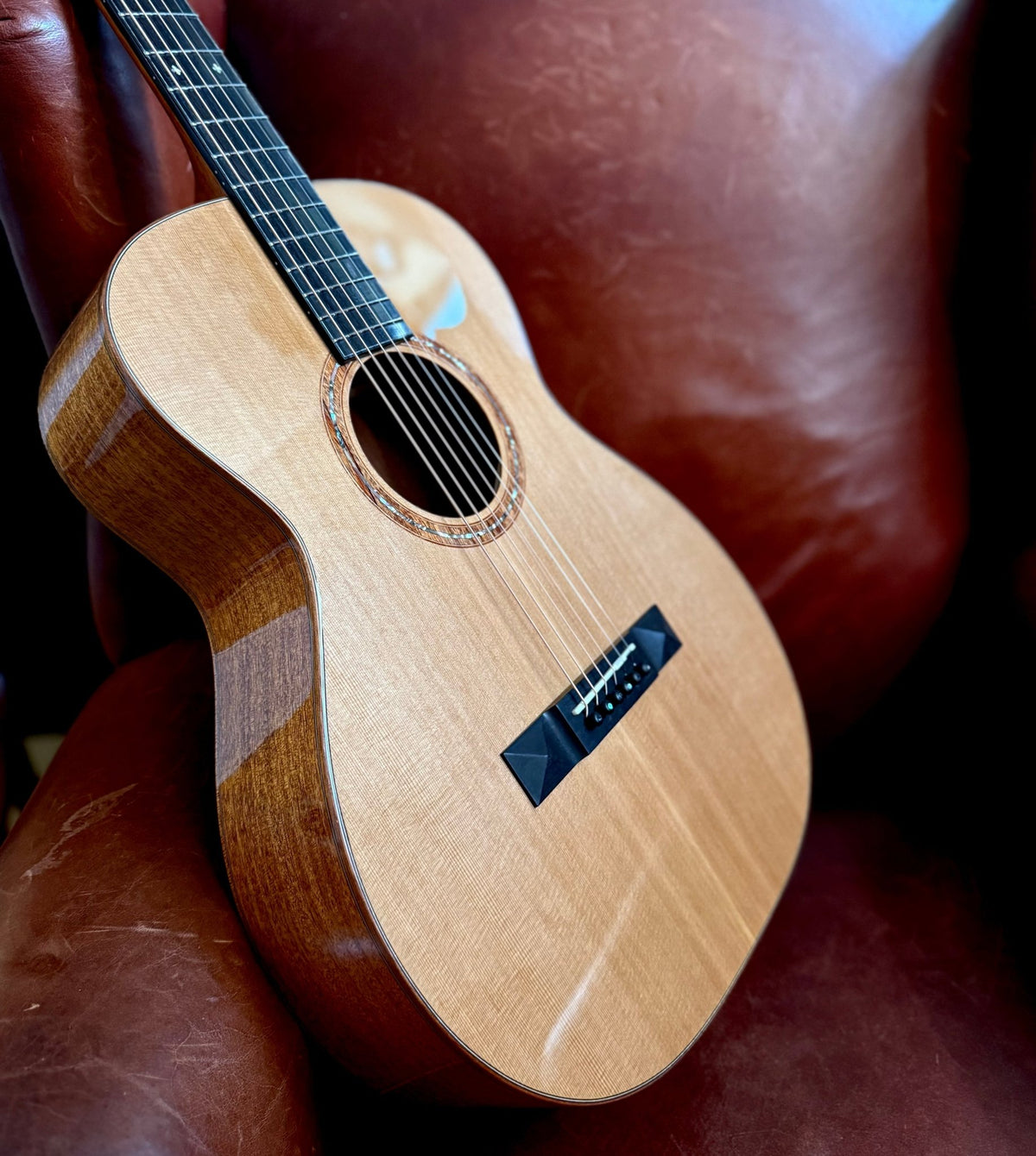 Duke A-MC-Solid-Air - Richards Guitars Of Stratford Upon Avon