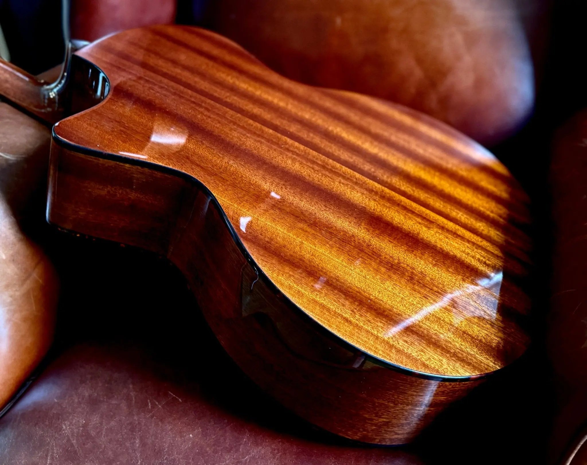 Eastman AC122 - 1CE - DLX (Price inc. Custom Pro Setup Package) - Richards Guitars Of Stratford Upon Avon