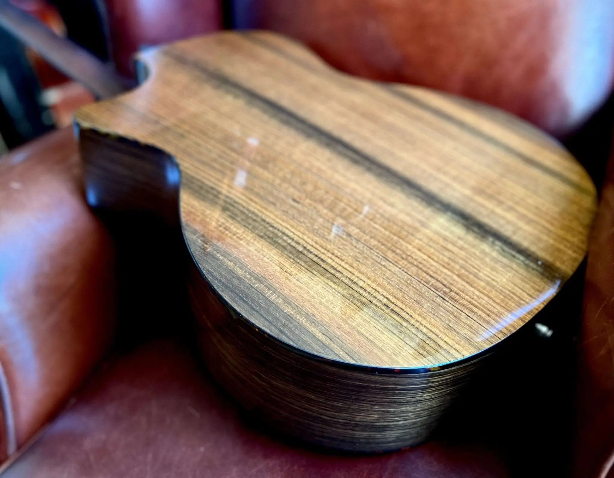 Eastman AC222CE - DLX - GB (Price inc. Custom Pro Setup Package) - Richards Guitars Of Stratford Upon Avon