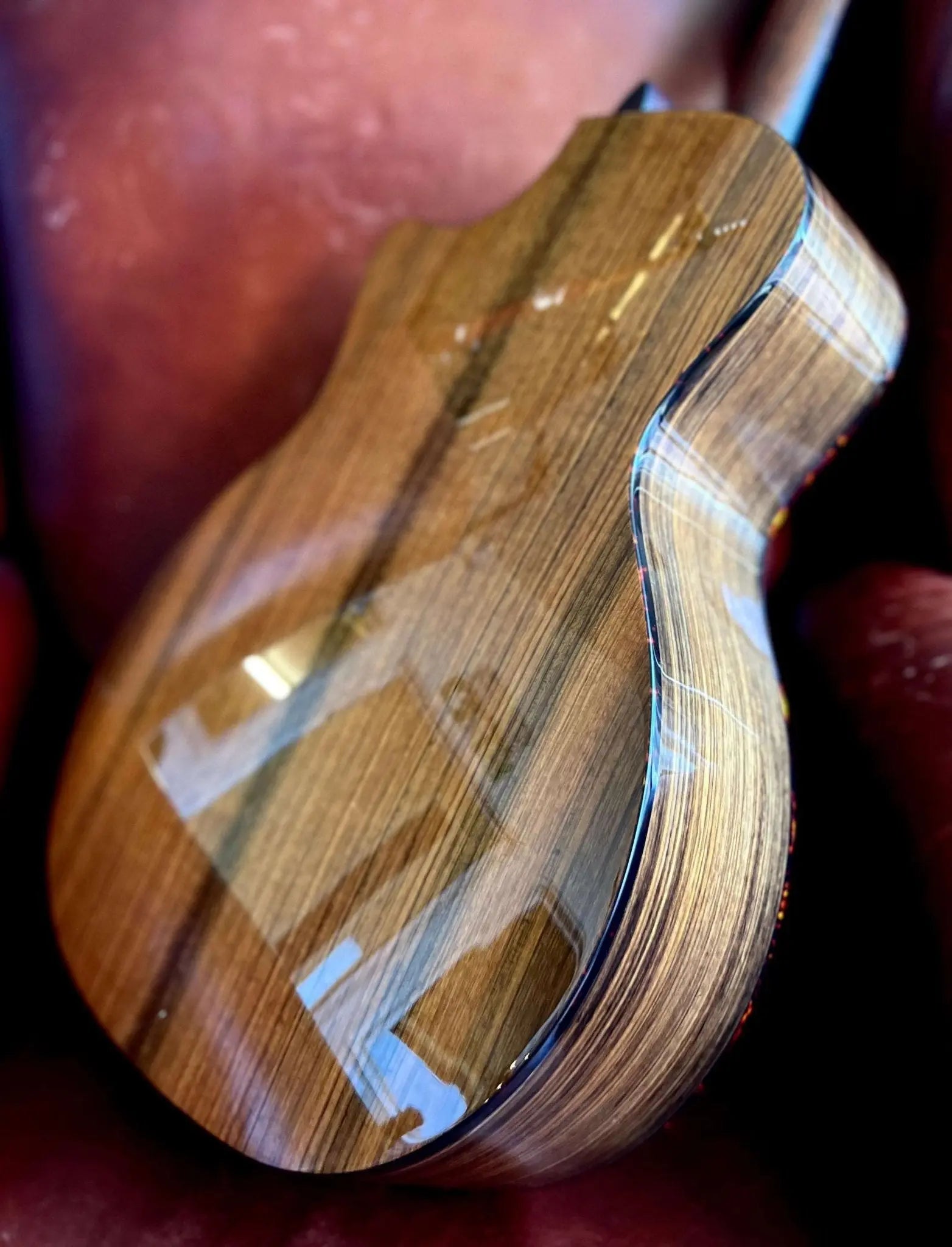 Eastman AC222CE - DLX - GB (Price inc. Custom Pro Setup Package) - Richards Guitars Of Stratford Upon Avon