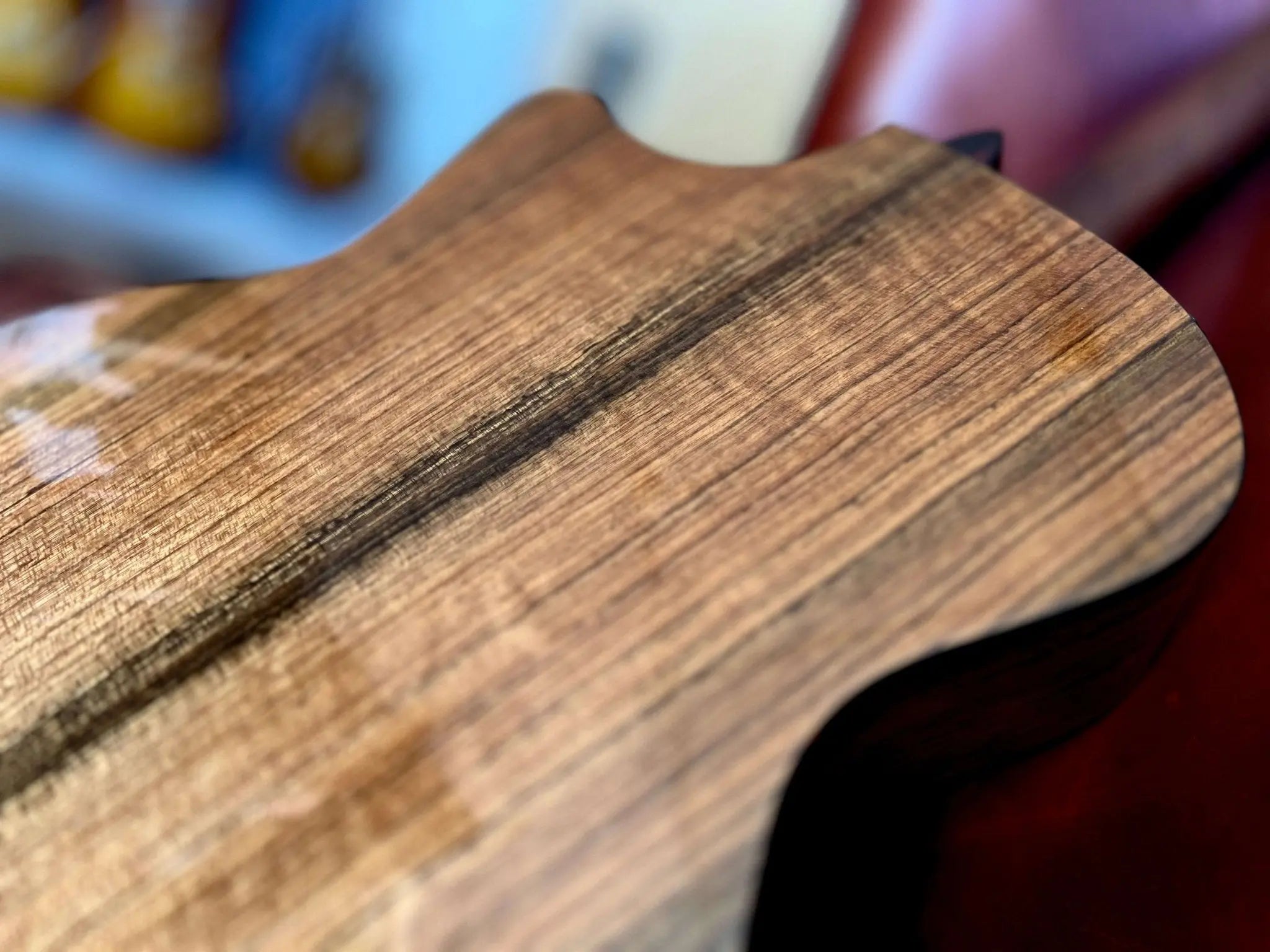 Eastman AC222CE - DLX - GB (Price inc. Custom Pro Setup Package) - Richards Guitars Of Stratford Upon Avon