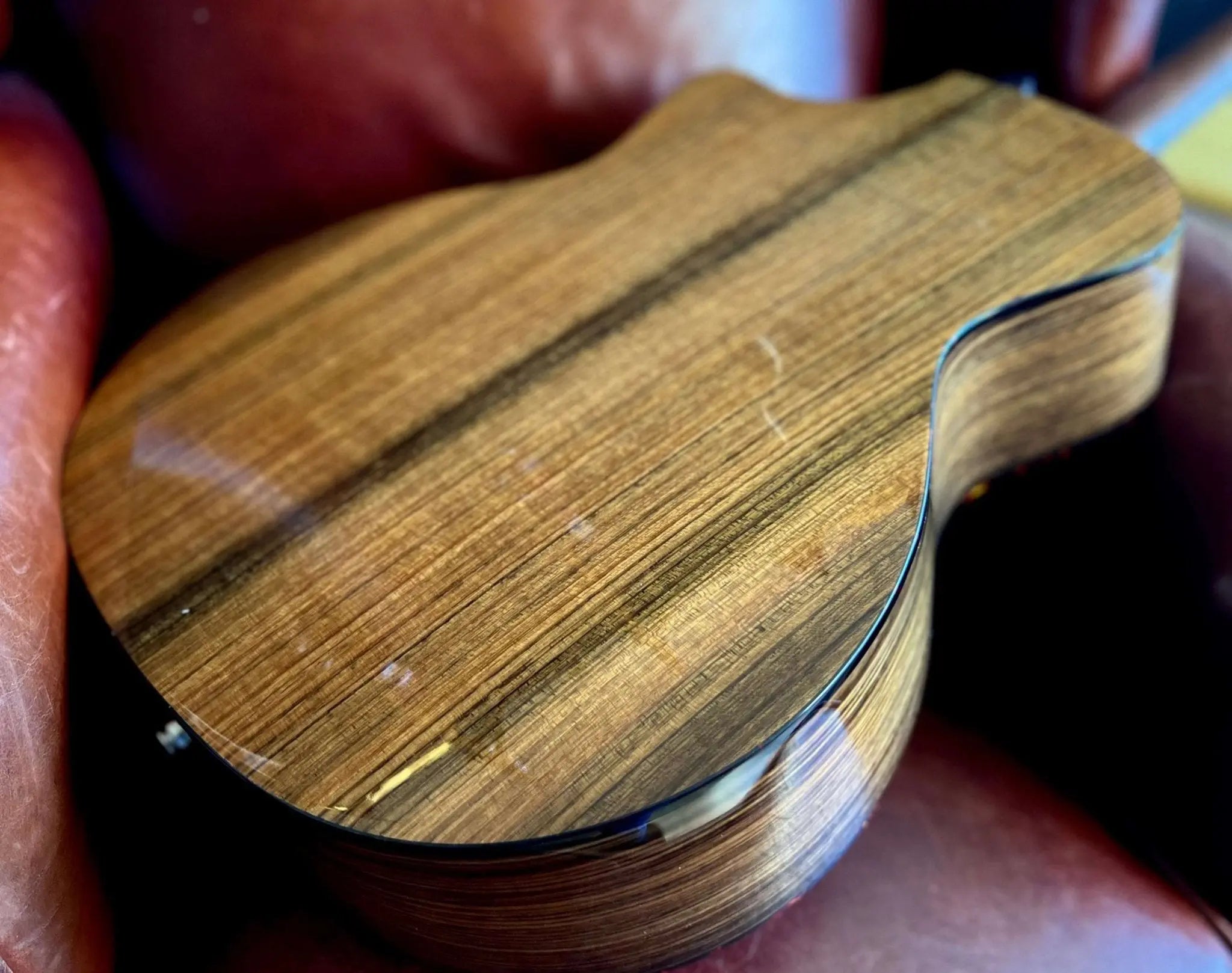 Eastman AC222CE - DLX - GB (Price inc. Custom Pro Setup Package) - Richards Guitars Of Stratford Upon Avon