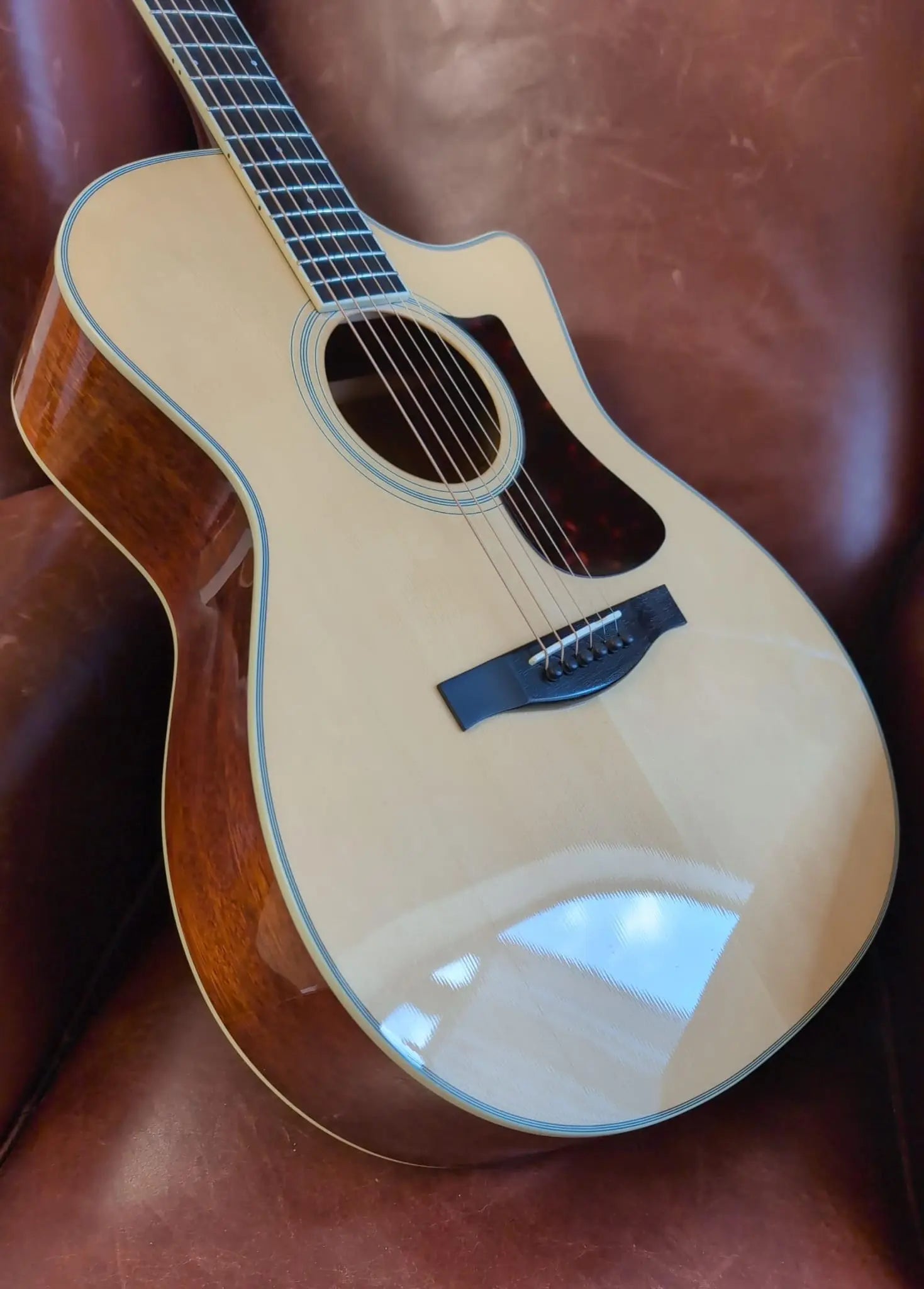 Buy Eastman AC322CE (B-stock)