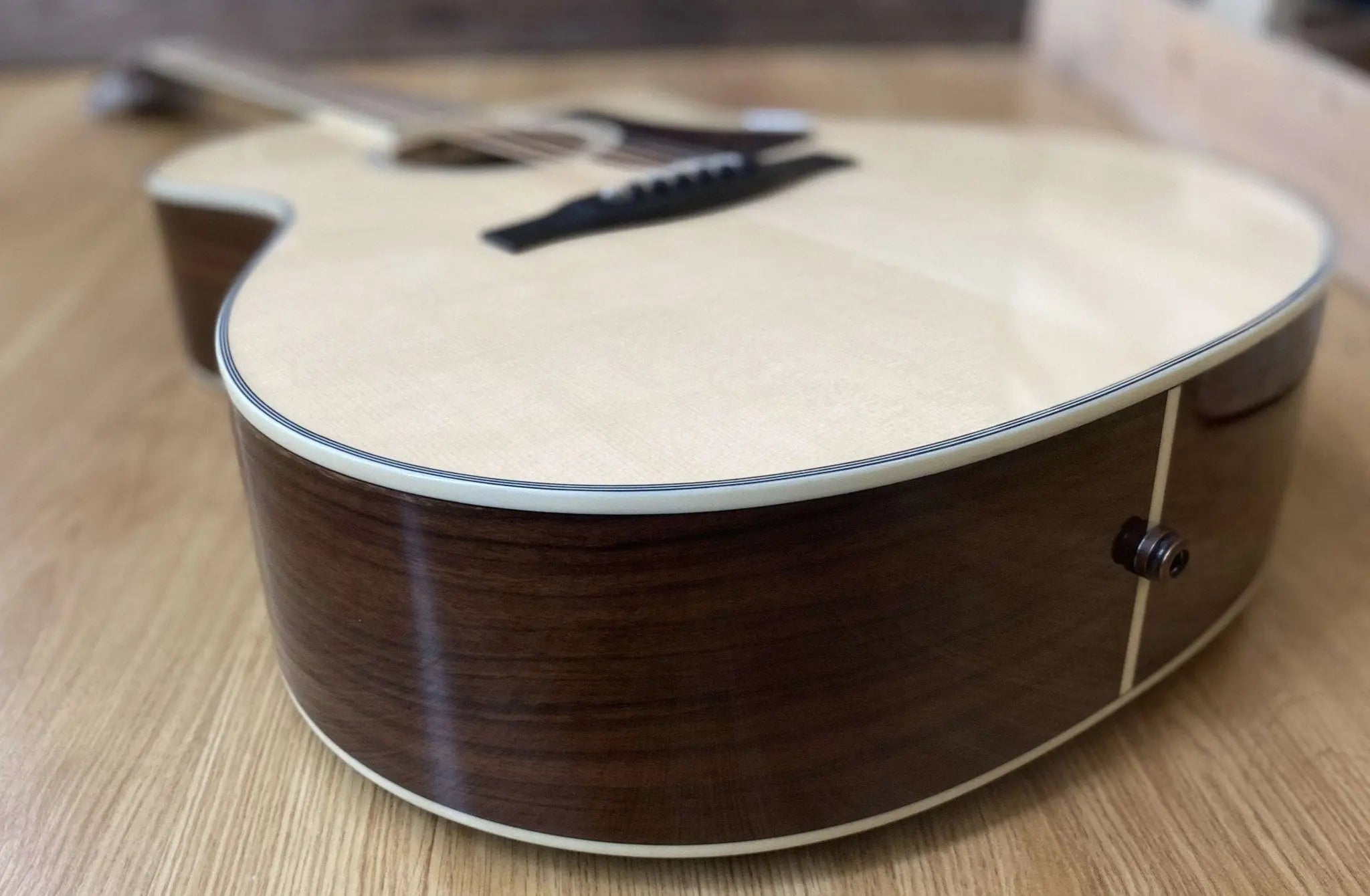 Eastman AC422LCE Grand Auditorium w/ cutaway and LR Baggs VTC Left Handed (Price inc. Custom Pro Setup Package) - Richards Guitars Of Stratford Upon Avon