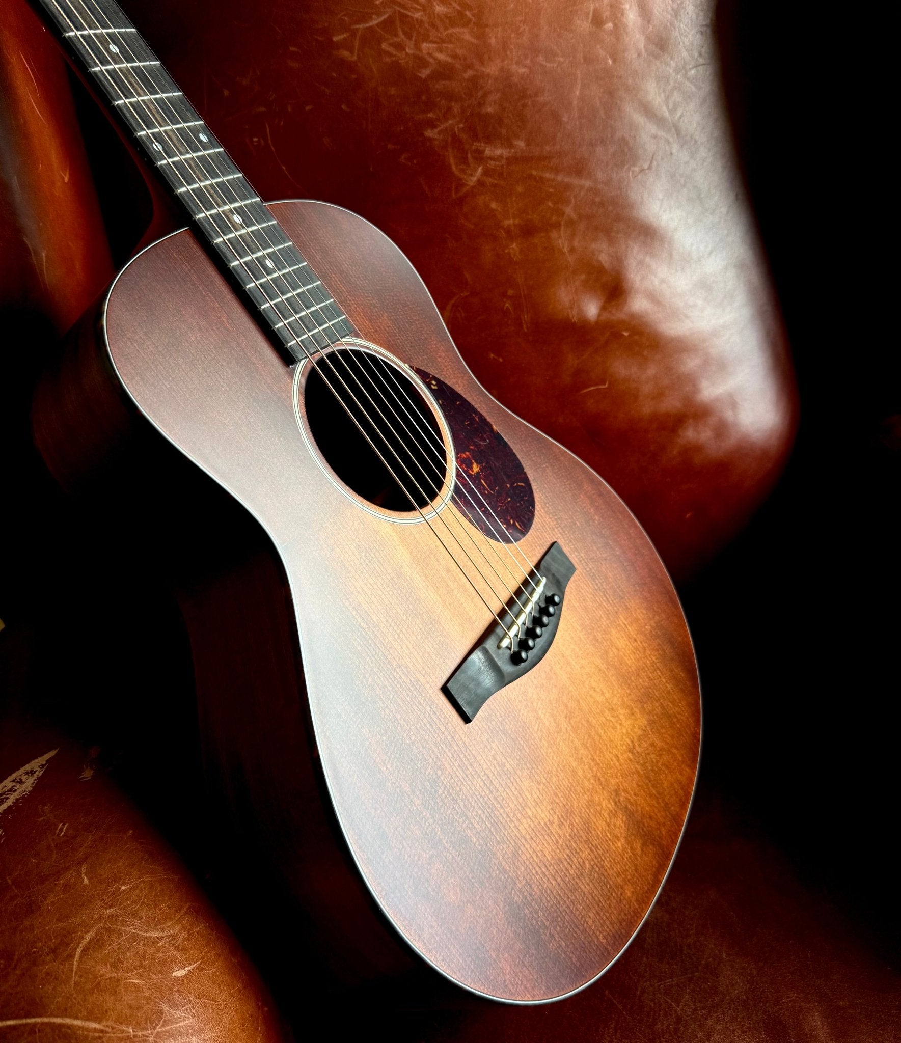 Eastman ACTG - 1 All Solid Acoustic Travel Guitar In Classic Finish - Richards Guitars Of Stratford Upon Avon