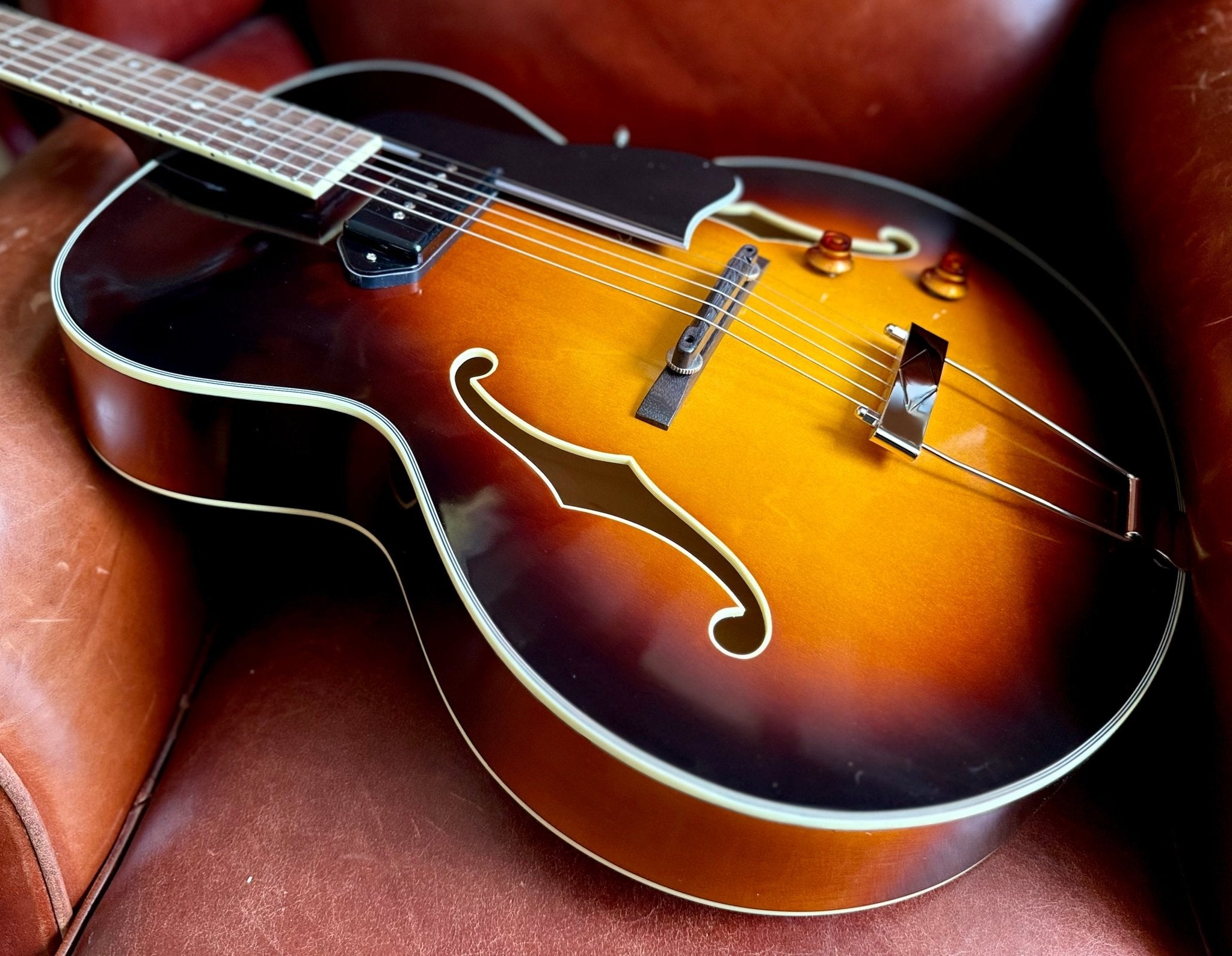 Eastman AR405 P90/TV Archtop Electric Guitar (Custom Pro Exclusive) - Richards Guitars Of Stratford Upon Avon