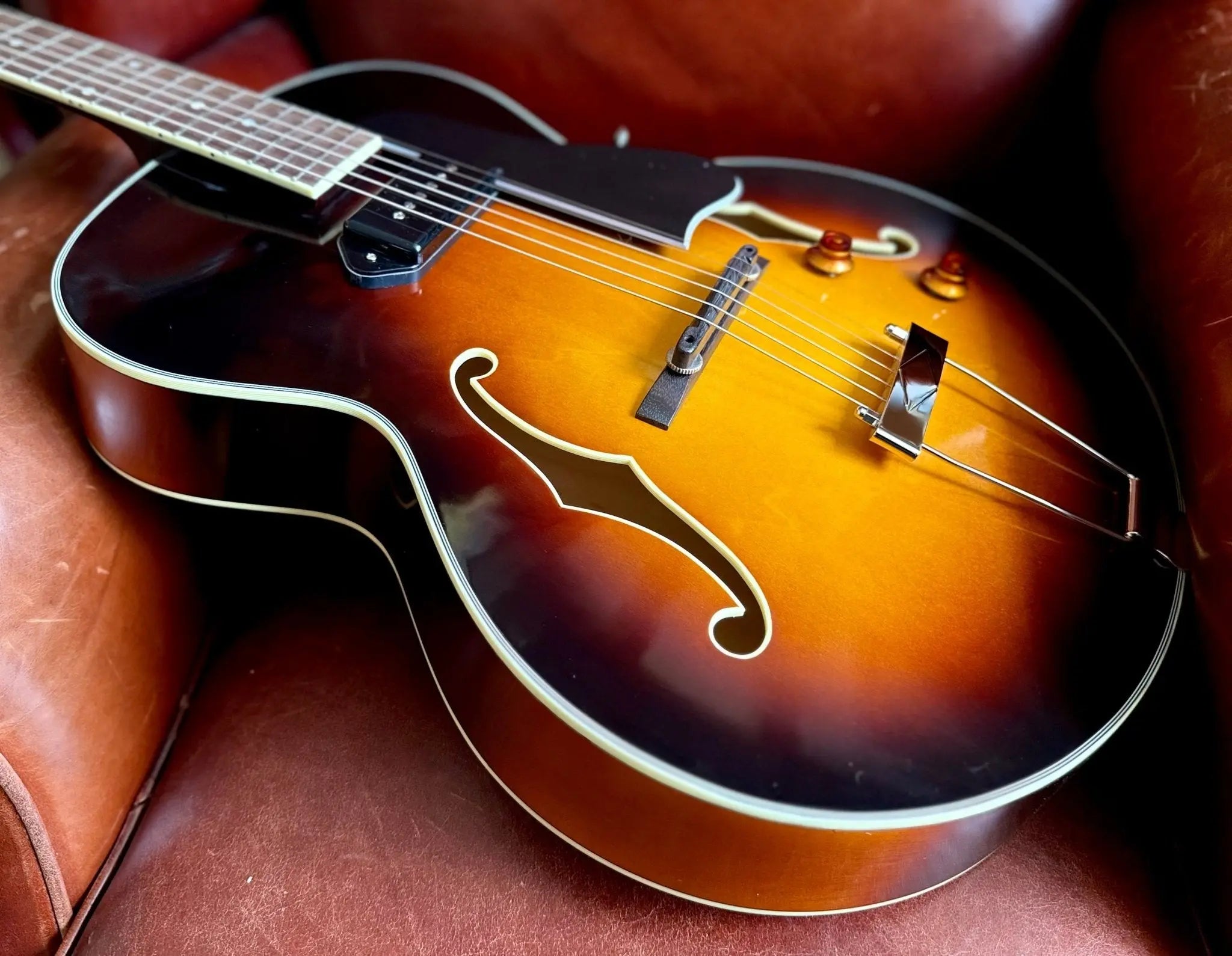 Buy Eastman AR405 P90/TV Archtop Electric Guitar (Custom Pro Exclusive)