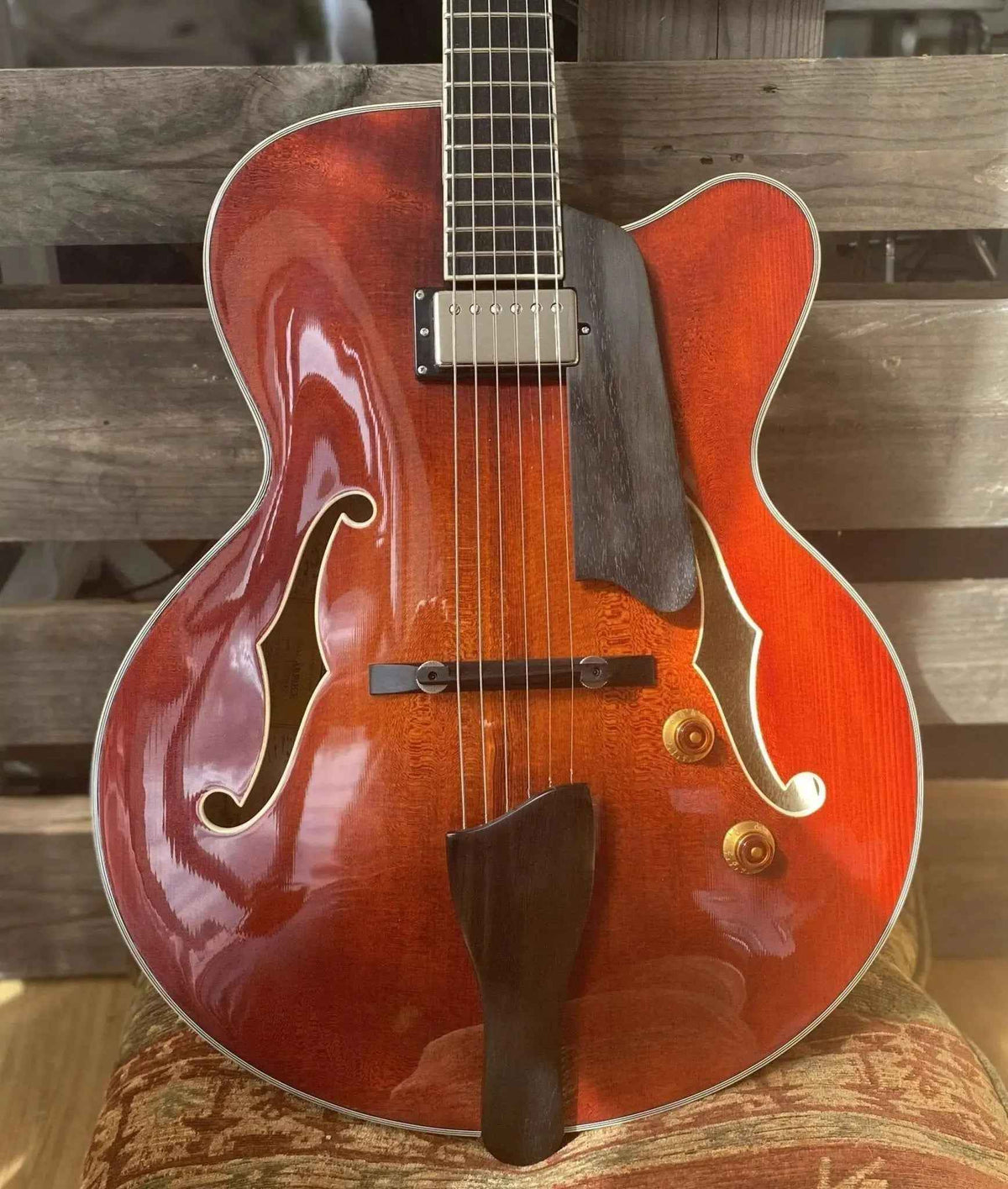 Eastman AR503CE (Custom Pro Exclusive) Solid Carved Top Archtop