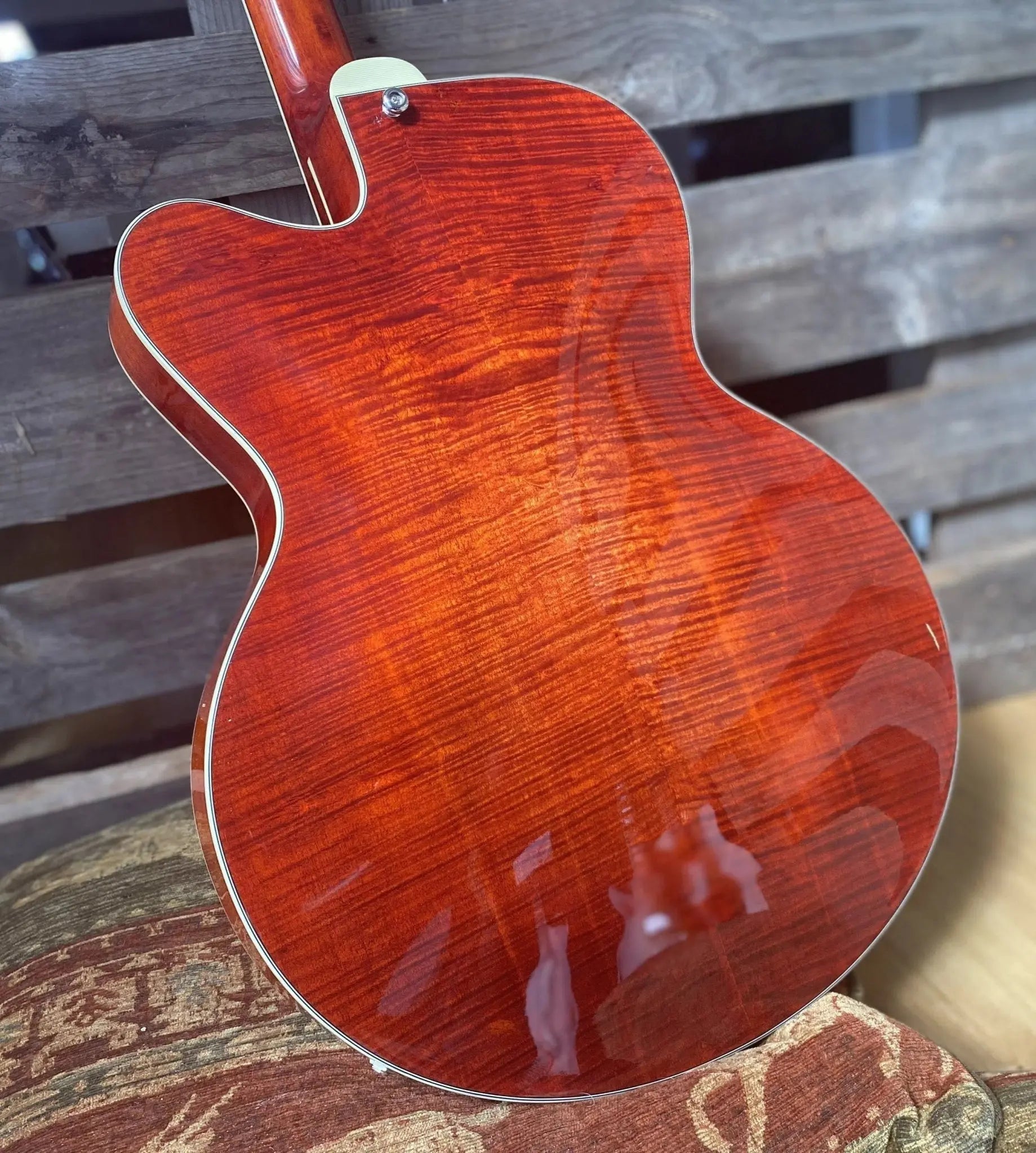 Eastman AR503CE (Price inc. Custom Pro Setup Package) - Richards Guitars Of Stratford Upon Avon