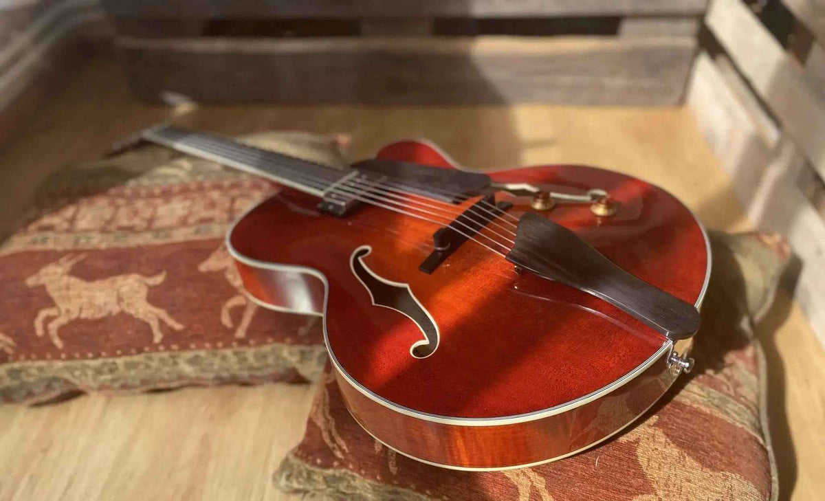 Eastman AR503CE (Custom Pro Exclusive) Solid Carved Top Archtop