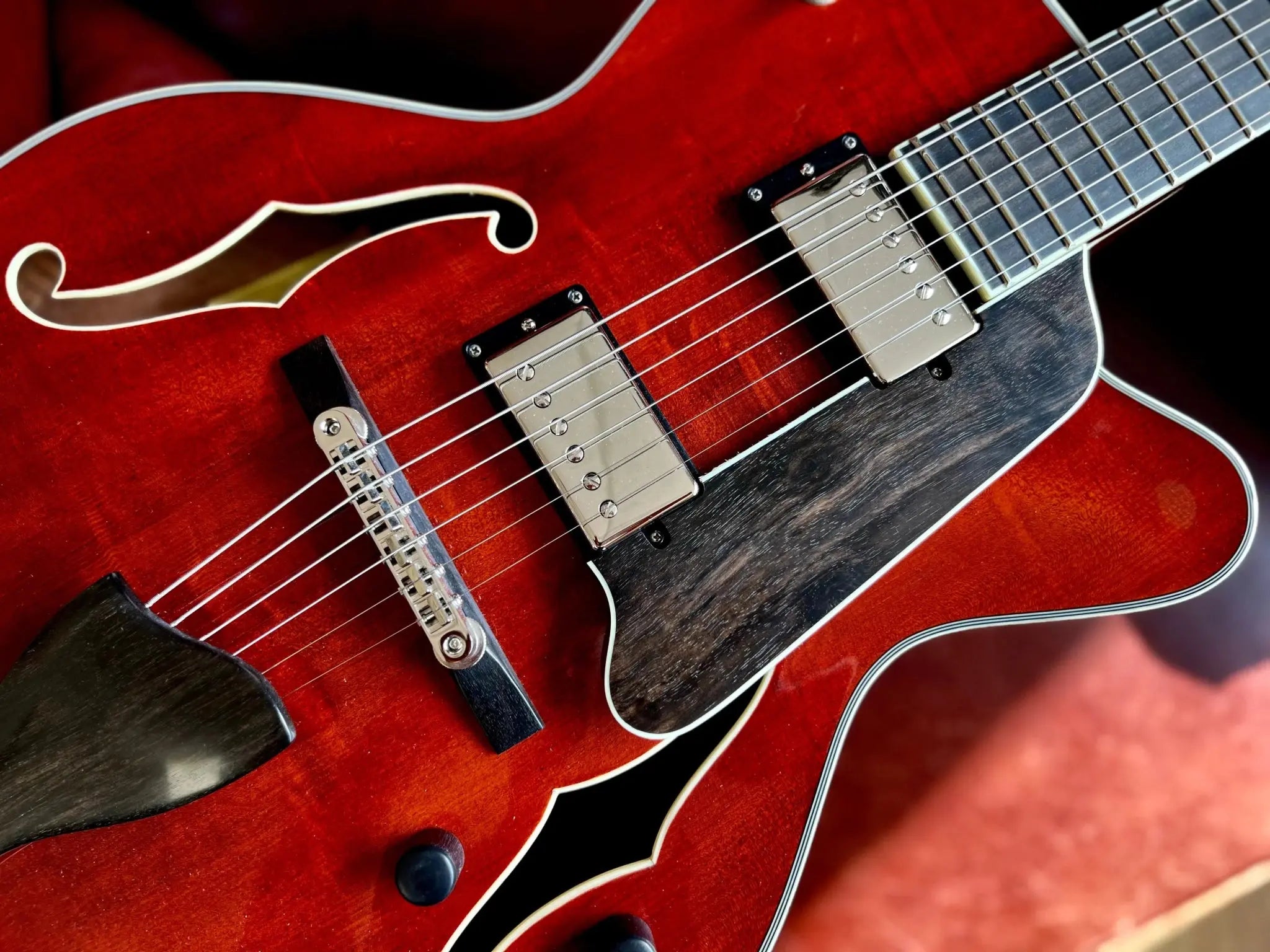 Eastman AR603CED - 15 Solid Carved Spruce Top w' Solid Carved Mahogany Back & Sides (Price inc. Custom Pro Setup Package) - Richards Guitars Of Stratford Upon Avon