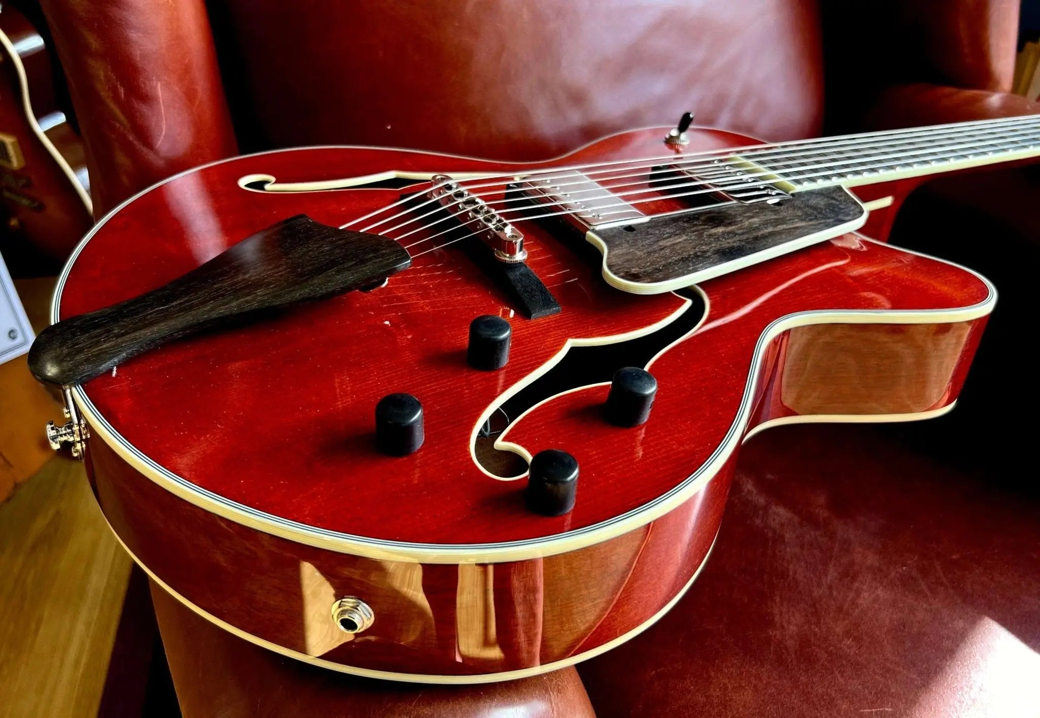 Eastman AR603CED - 15 Solid Carved Spruce Top w' Solid Carved Mahogany Back & Sides (Price inc. Custom Pro Setup Package) - Richards Guitars Of Stratford Upon Avon