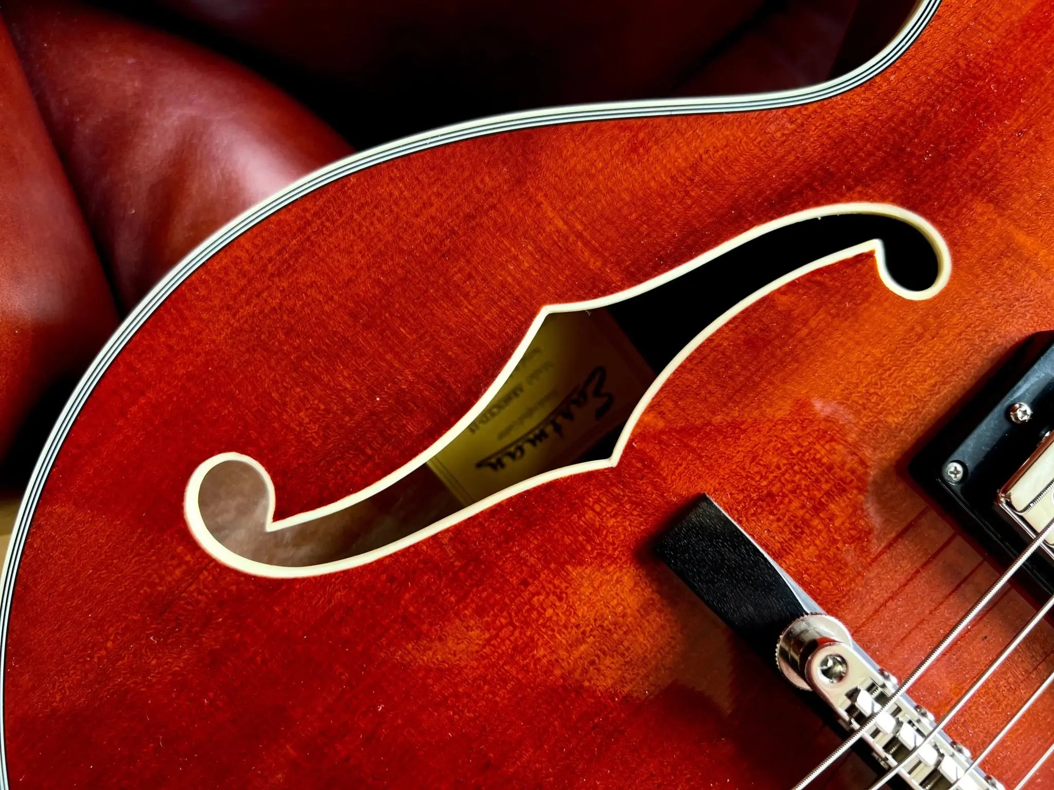 Eastman AR603CED - 15 Solid Carved Spruce Top w' Solid Carved Mahogany Back & Sides (Price inc. Custom Pro Setup Package) - Richards Guitars Of Stratford Upon Avon