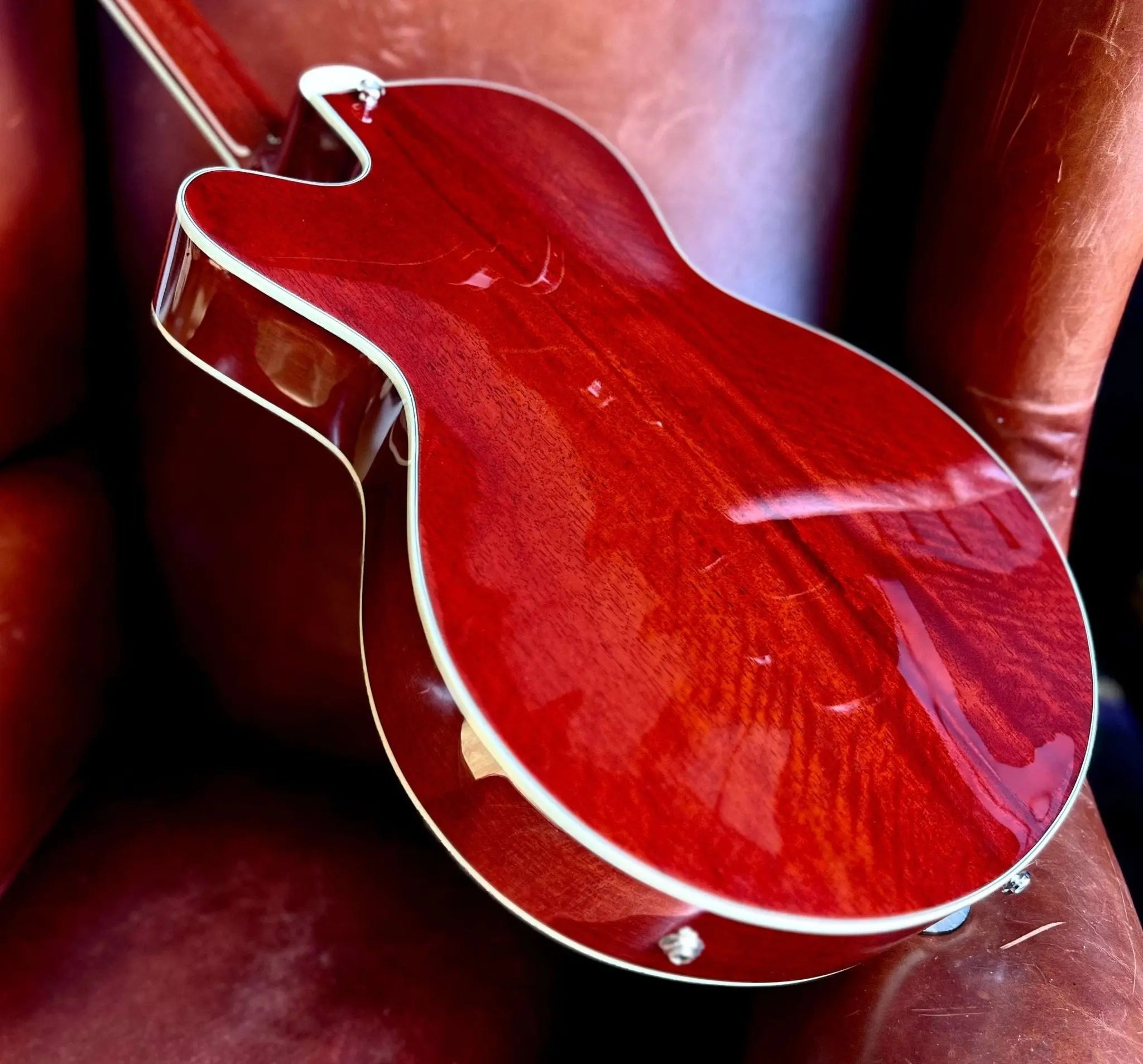 Eastman AR603CED - 15 Solid Carved Spruce Top w' Solid Carved Mahogany Back & Sides (Price inc. Custom Pro Setup Package) - Richards Guitars Of Stratford Upon Avon